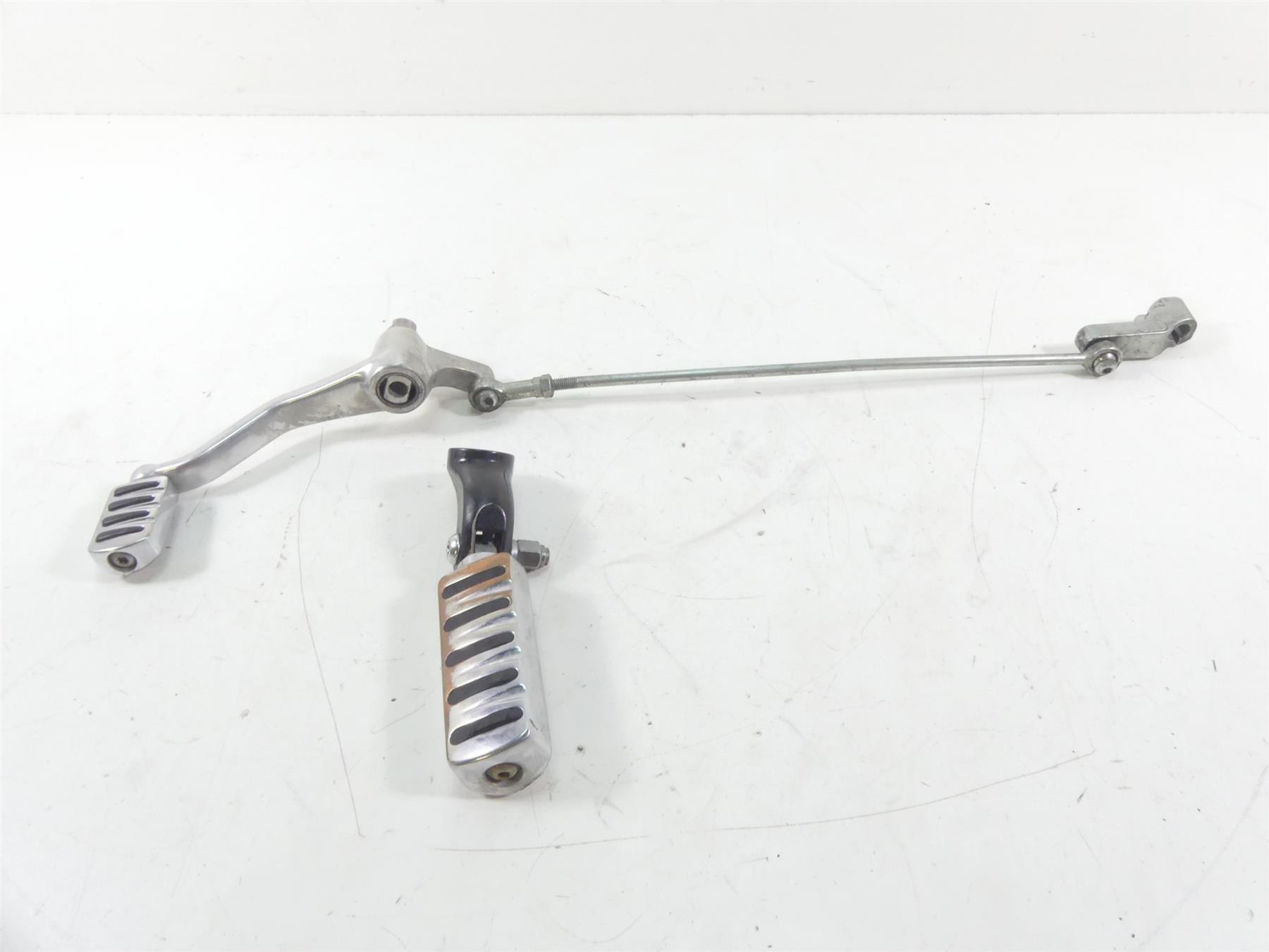2013 Harley Davidson VRSCF Muscle Left Front Footpeg & Shifter Parts 54046-12 {{ shop.shopifyCountryName }} - Mototech271