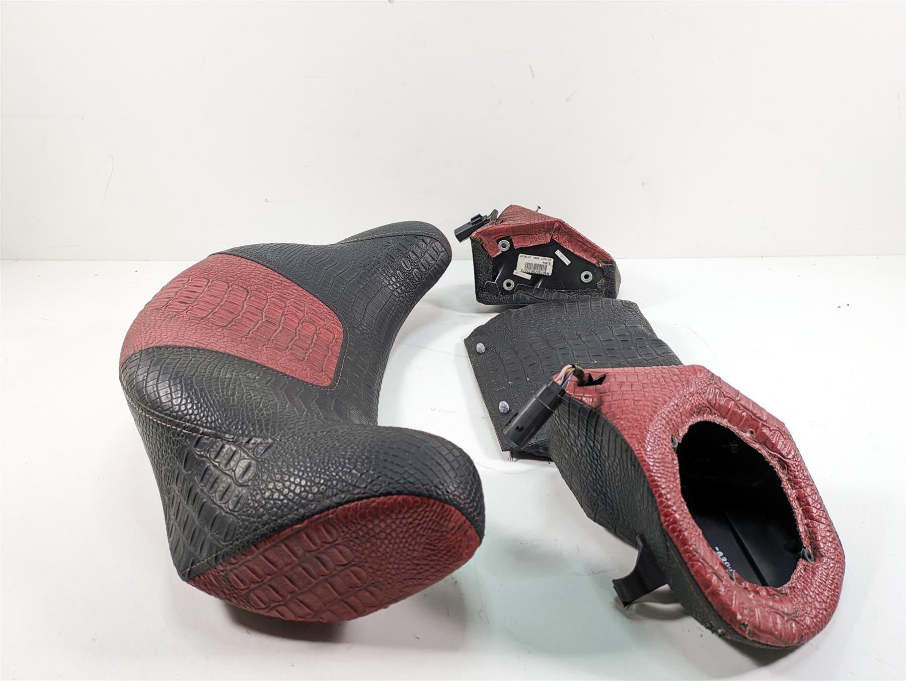 09-13 Harley Touring Alligator Skin Trunk Backrest & Speaker Housings 52950-10 {{ shop.shopifyCountryName }} - Mototech271