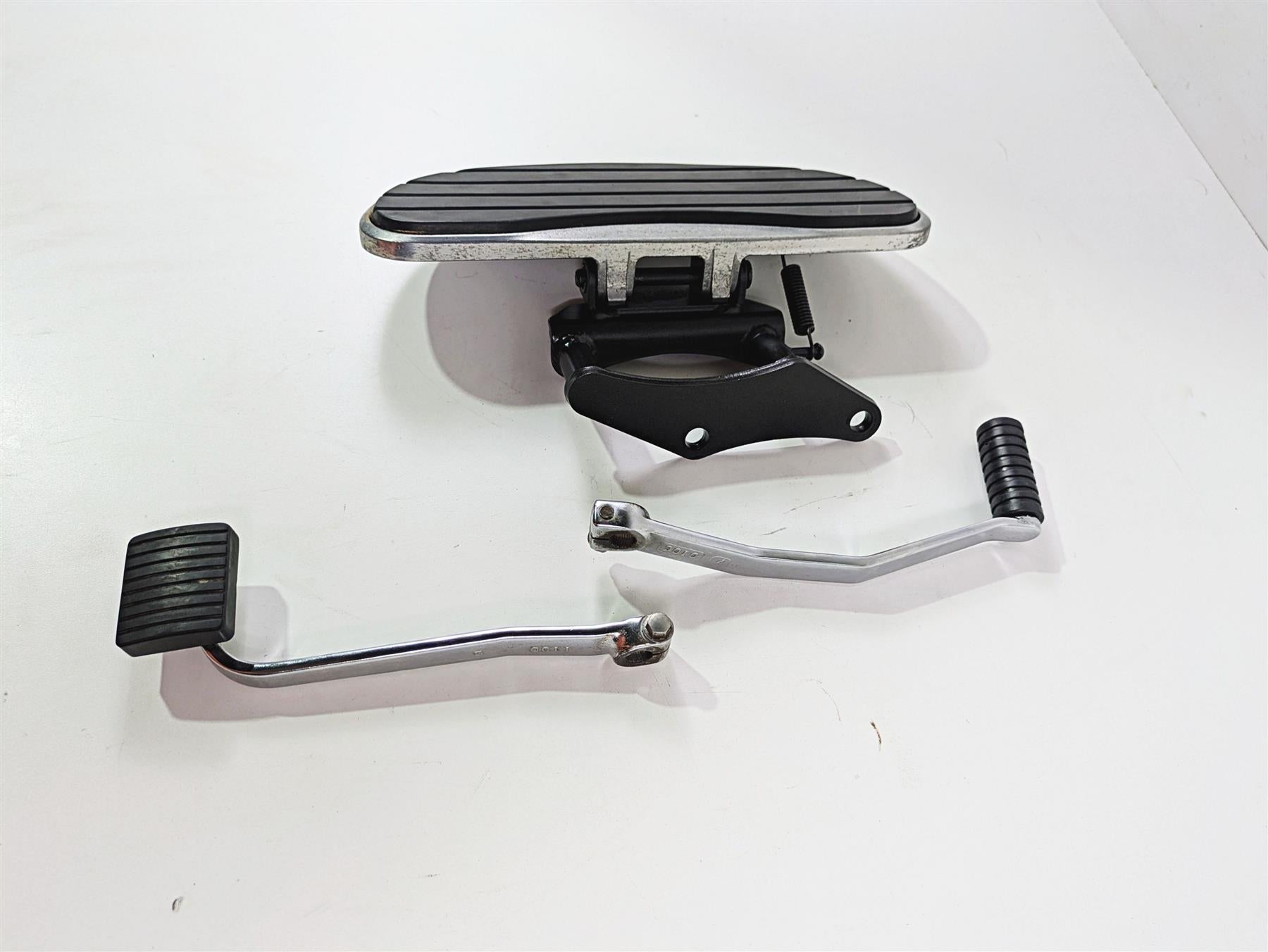 2008 Kawasaki VN1600 Vulcan Nomad Front Left Floorboard & Shifter Set 34003-0061 {{ shop.shopifyCountryName }} - Mototech271
