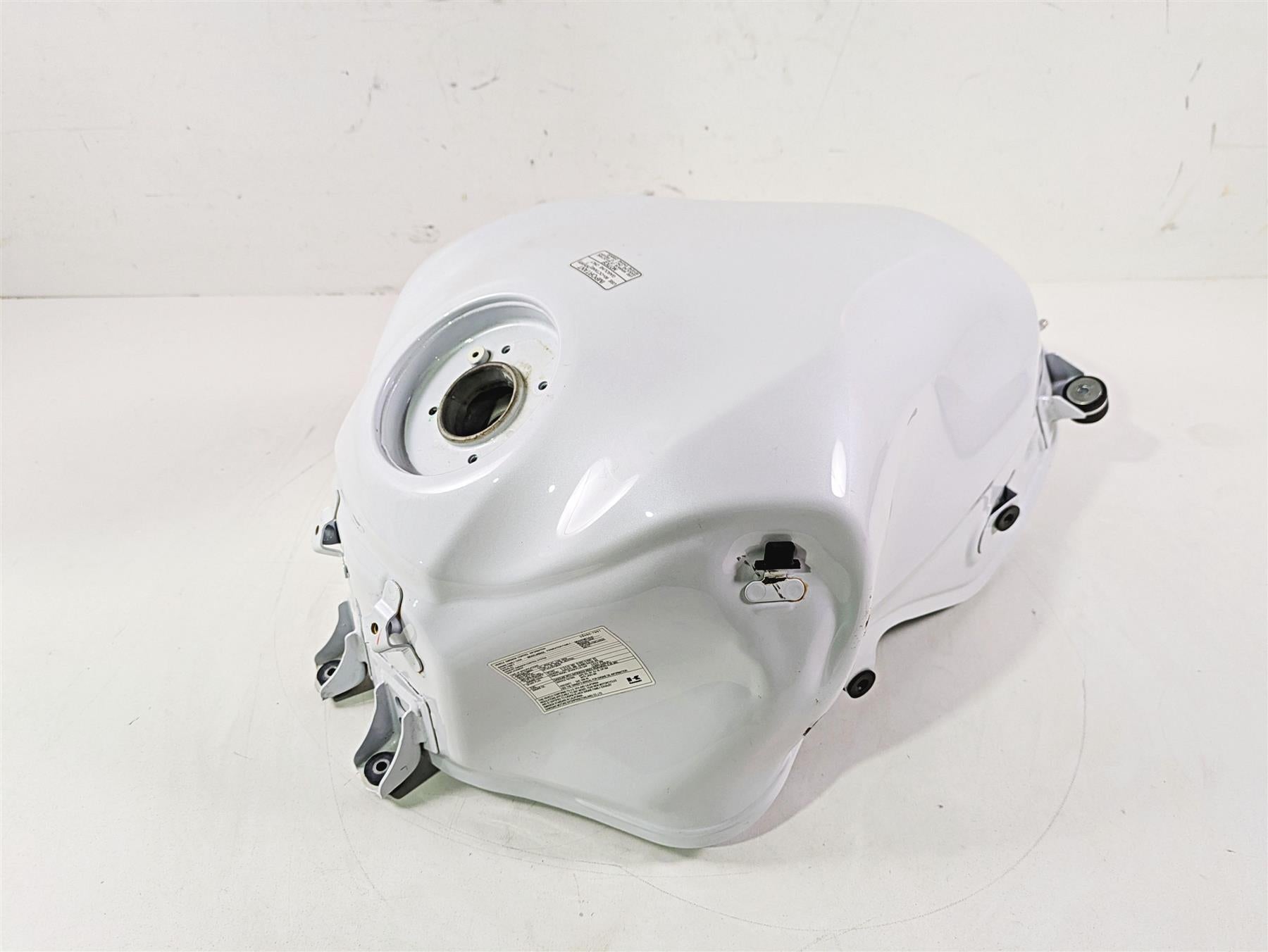 2021 Kawasaki Z900 ZR900 Fuel Gas Petrol Tank Reservoir - Dent Read 51001-0895 {{ shop.shopifyCountryName }} - Mototech271