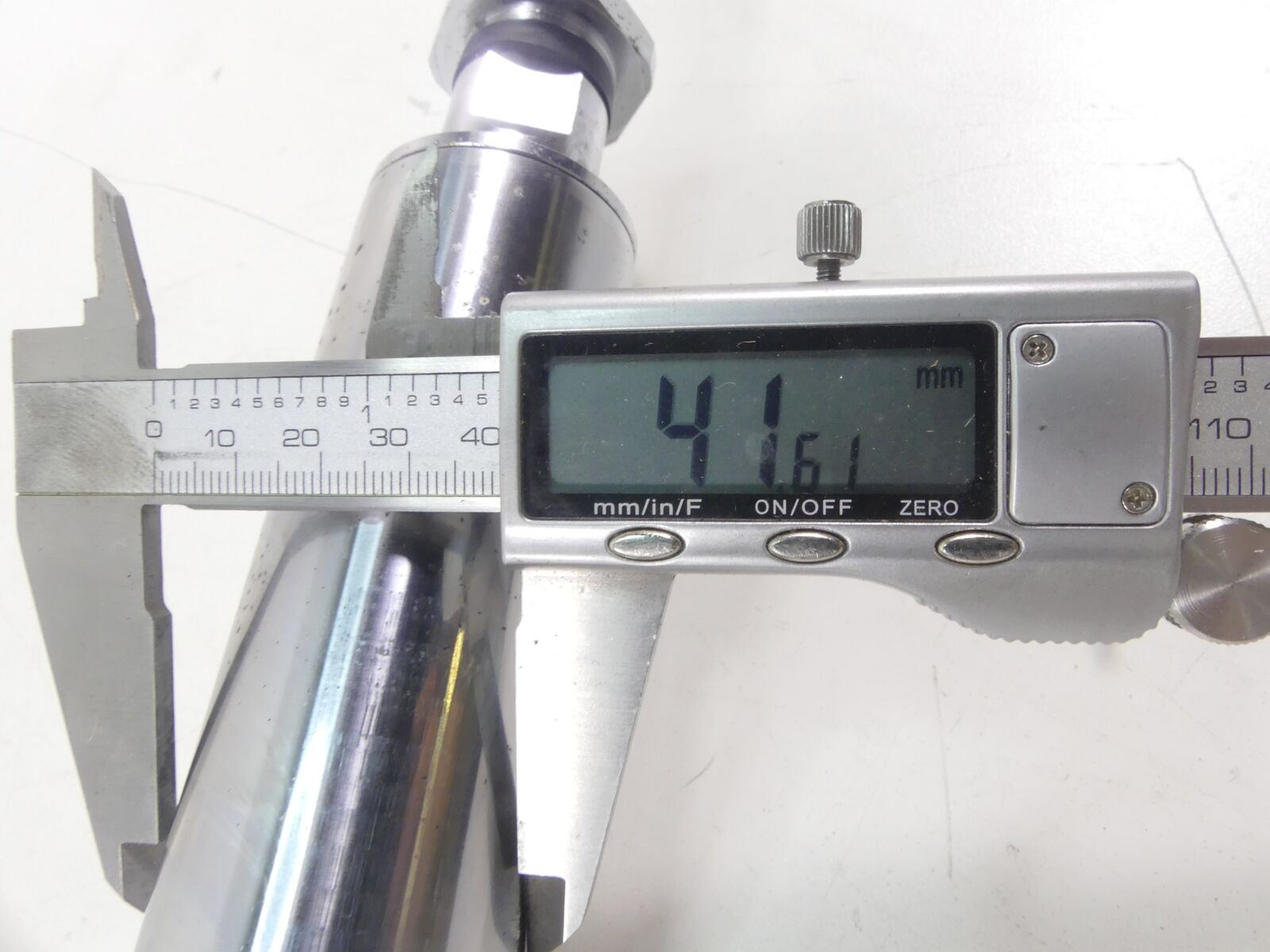 2006 Harley Touring FLHTCU SE CVO Straight Left Front Fork Leg - 41mm 46622-06 {{ shop.shopifyCountryName }} - Mototech271