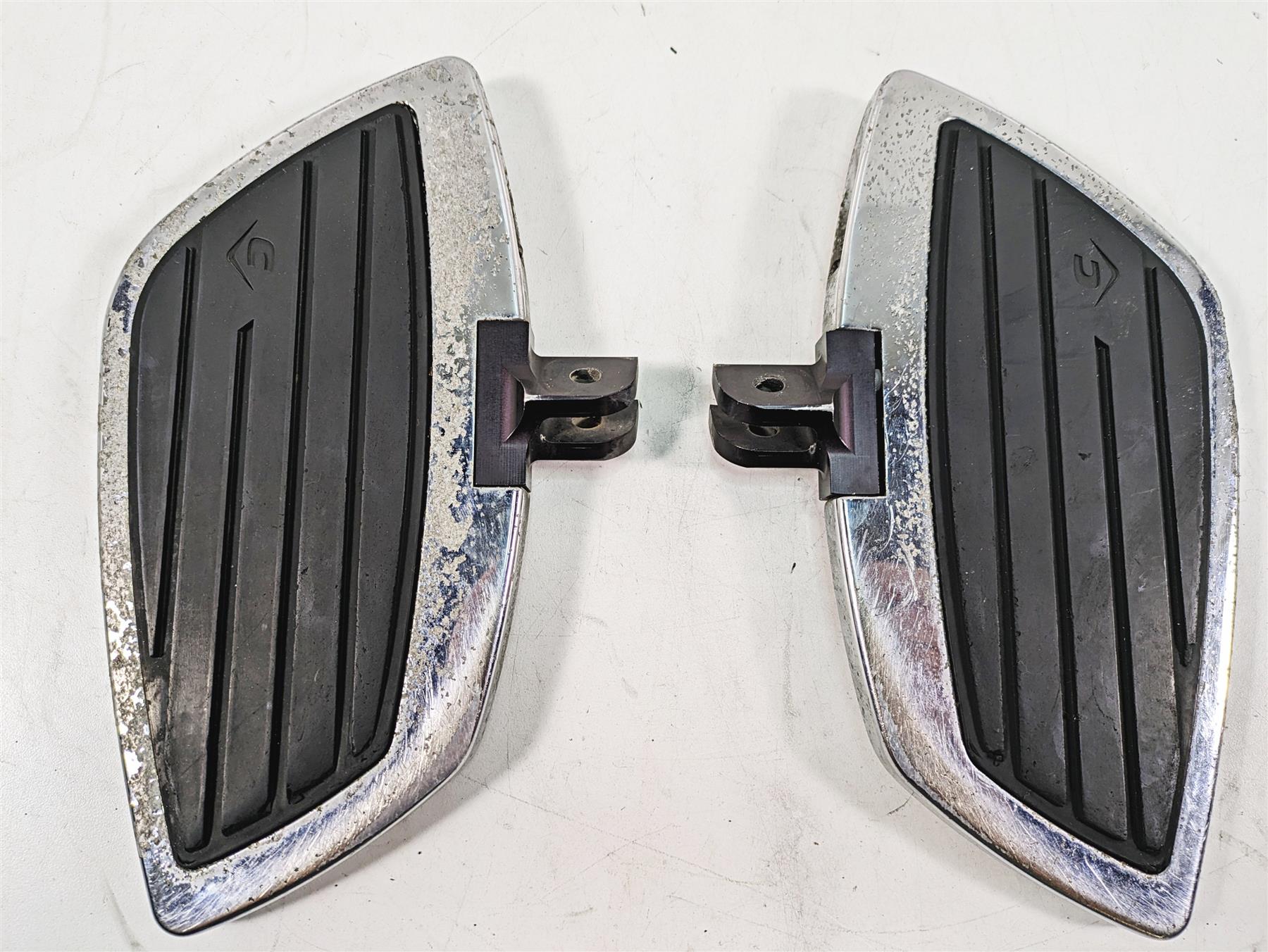 2009 Yamaha XV1900 Raider Front Rider Left Right Cobra Floor Board Set 863952 {{ shop.shopifyCountryName }} - Mototech271