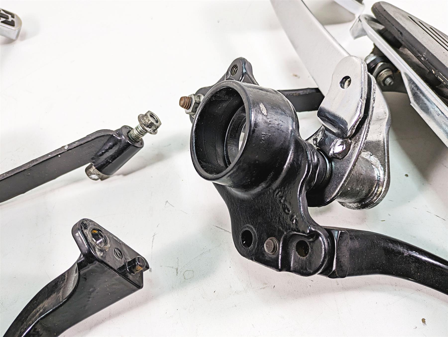 2011 Harley Touring FLTRU Road Glide Front Floorboard Rear Footpeg Set 50622-09A {{ shop.shopifyCountryName }} - Mototech271