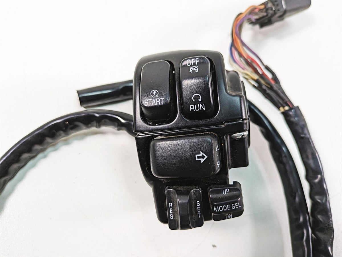 2011 Harley Touring FLTRU Road Glide Right Hand Control Switch - Read 71682-06A {{ shop.shopifyCountryName }} - Mototech271