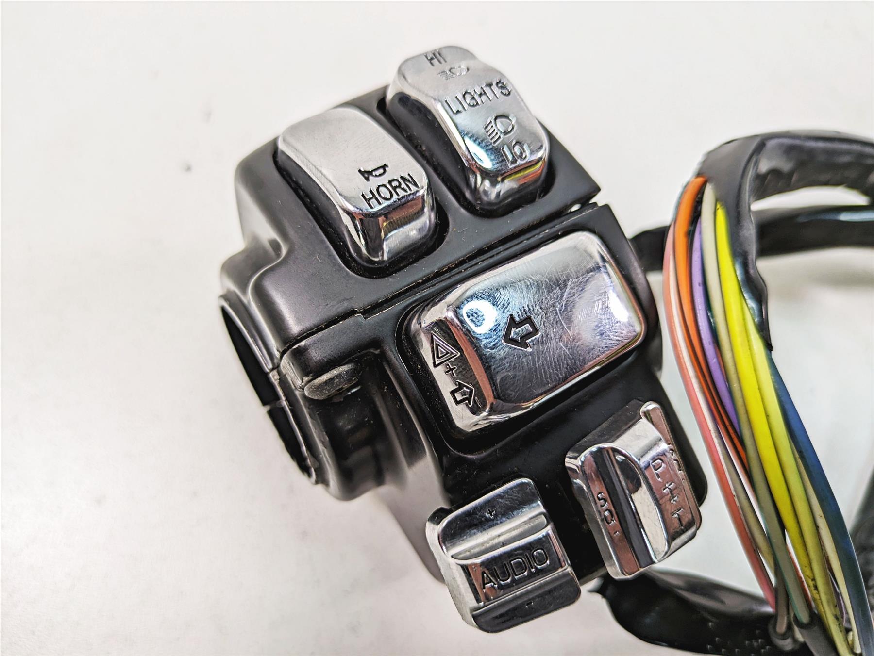 2005 Harley Touring FLHTCUI Electra Glide Left Hand Control Switch Read 71597-96 {{ shop.shopifyCountryName }} - Mototech271