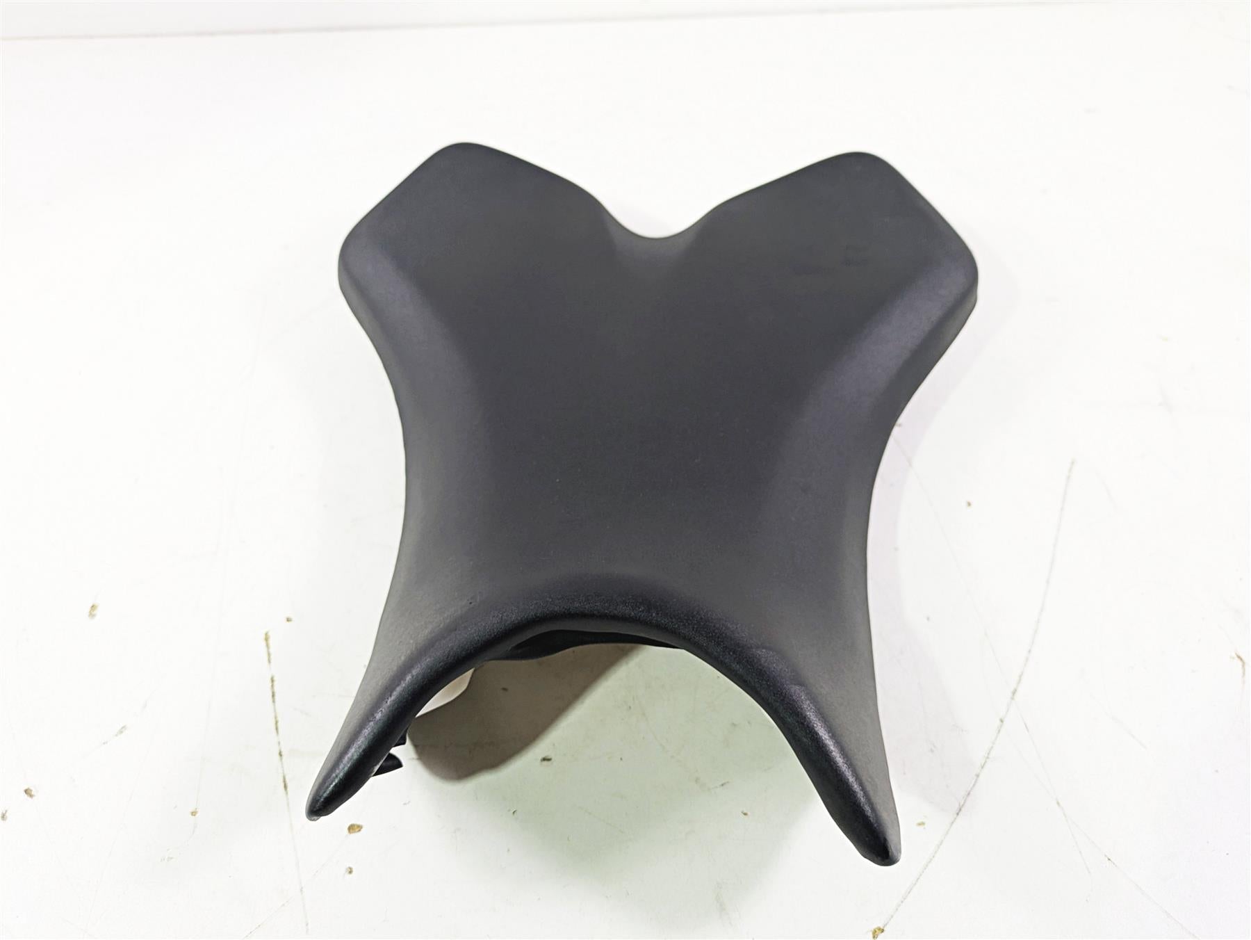 2005 Yamaha YZFR1 YZF R1 Front Rider Seat Saddle -No Tears 5VY-24710-00-00 {{ shop.shopifyCountryName }} - Mototech271