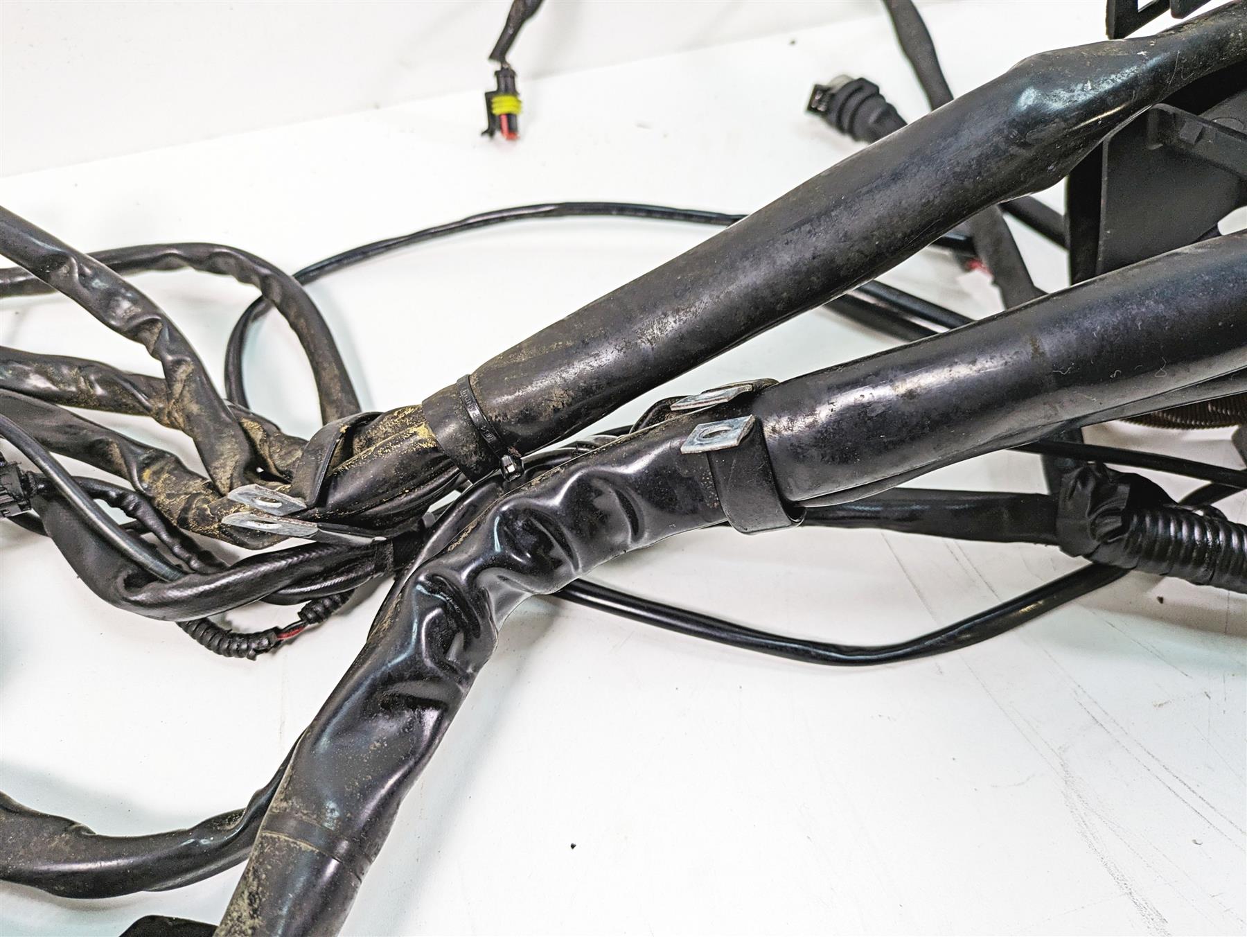 2009 Harley Touring FLHTCU Electra Glide Main Wiring Harness - No Abs 71000-09 {{ shop.shopifyCountryName }} - Mototech271