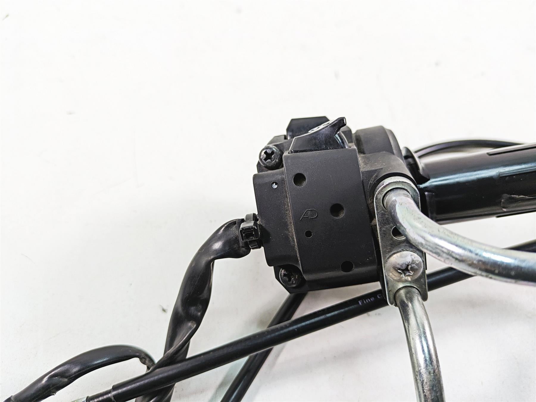2022 Suzuki GSXR 750 Right Hand Start Kill Control Switch 37200-47H30 {{ shop.shopifyCountryName }} - Mototech271