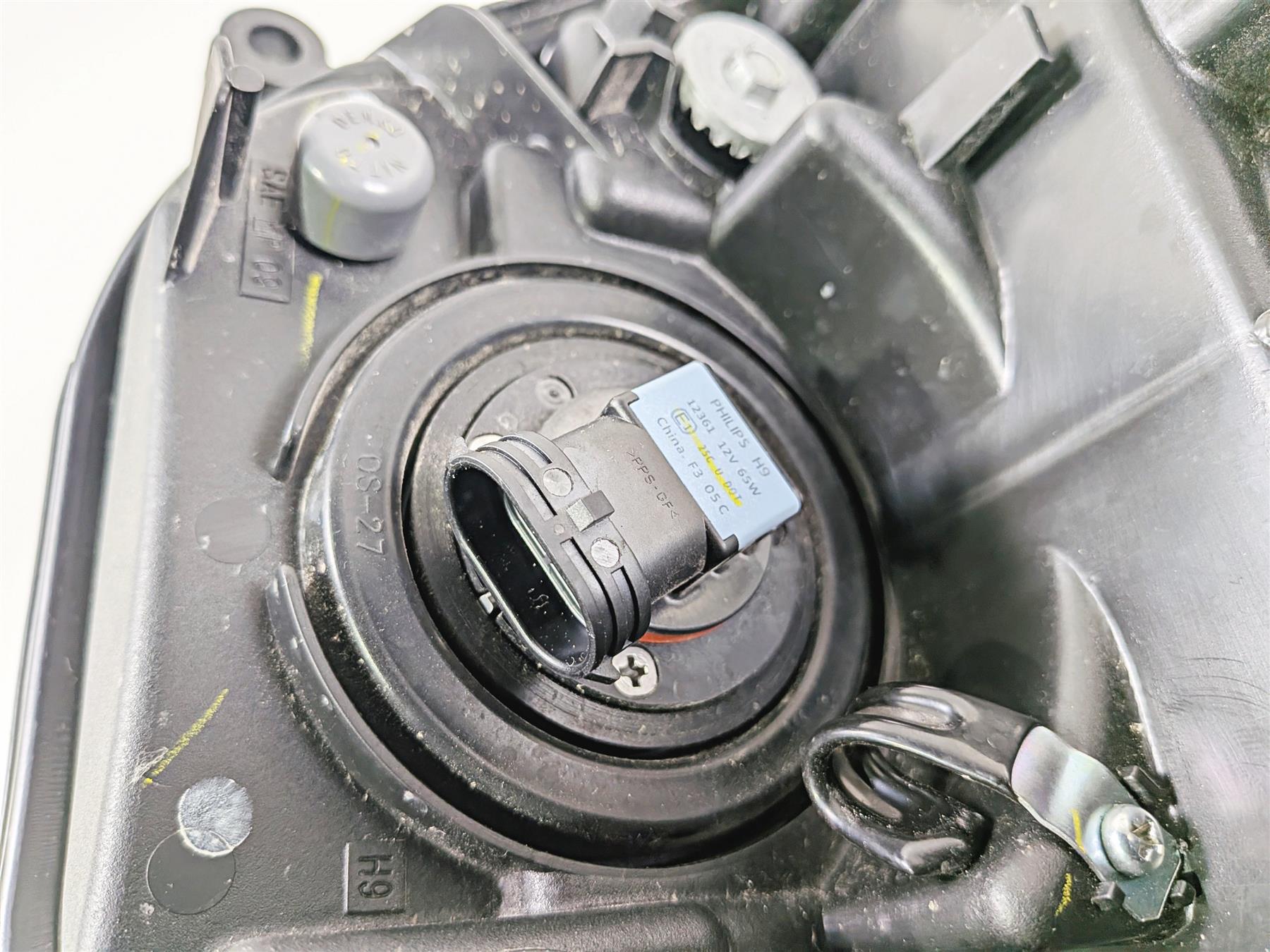 2024 Suzuki GSXR600 Headlight Head Light Lamp 35100-14J32-999 {{ shop.shopifyCountryName }} - Mototech271