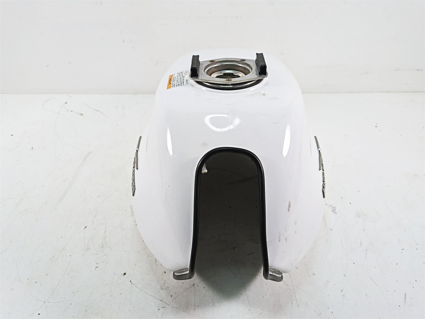 2013 Moto Guzzi V7 750 Stone White Fuel Gas Petrol Tank 887944 {{ shop.shopifyCountryName }} - Mototech271