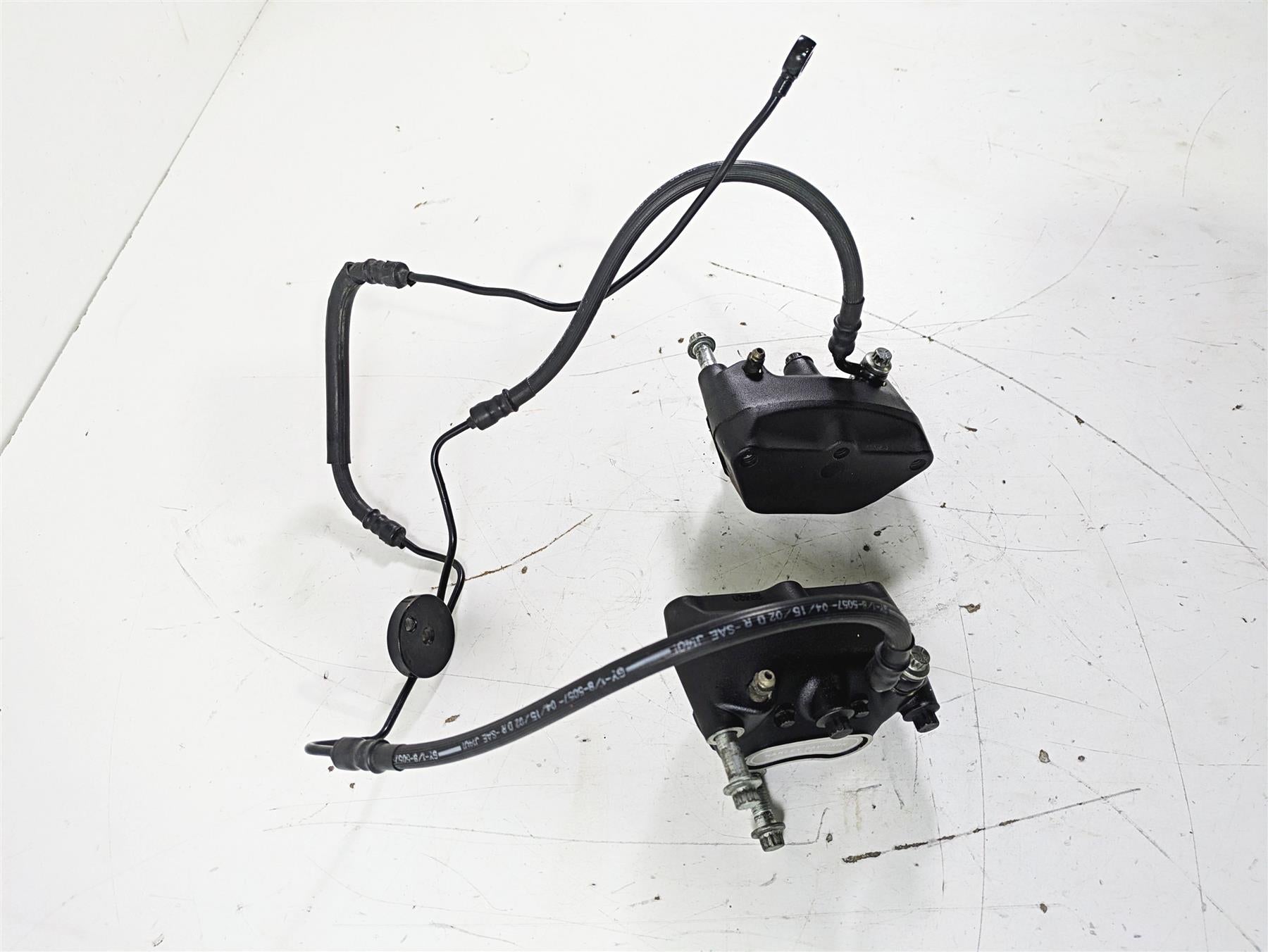 2003 Harley Touring FLHTCUI E-Glide 100th Front Brake Caliper Set 44023-00C {{ shop.shopifyCountryName }} - Mototech271