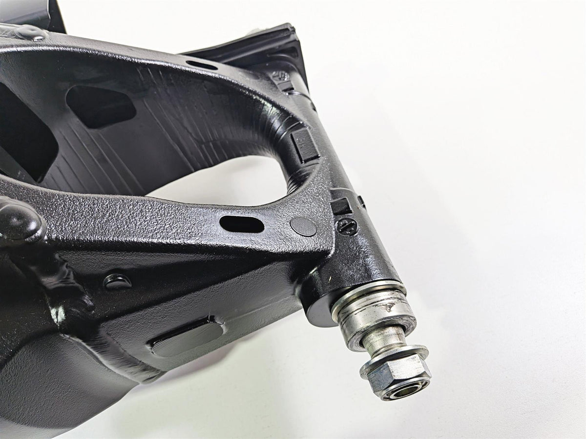 2024 Suzuki GSXR600 Nice Rear Swing Arm Swingarm & Fender 61000-14J01-YAP {{ shop.shopifyCountryName }} - Mototech271
