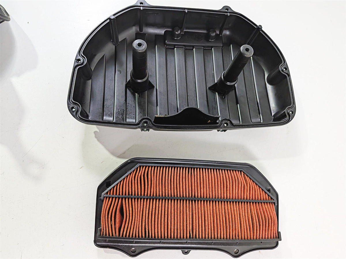 2024 Suzuki GSXR 600 Air Box Cleaner Breather Filter 13720-14J01 {{ shop.shopifyCountryName }} - Mototech271