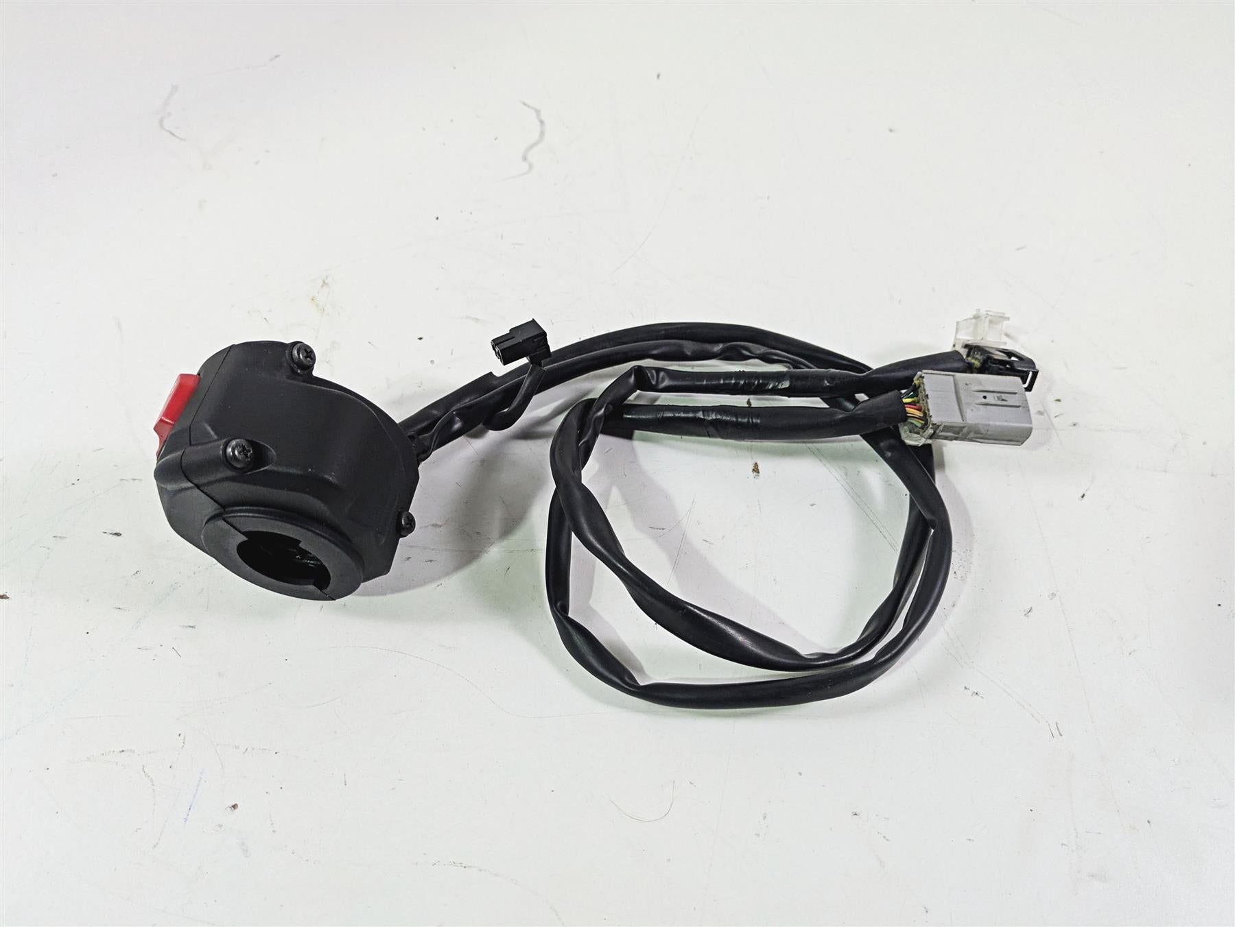 2020 Suzuki V-Strom 1050 XT Right Hand Start Stop Control Switch 57100-06L00 {{ shop.shopifyCountryName }} - Mototech271