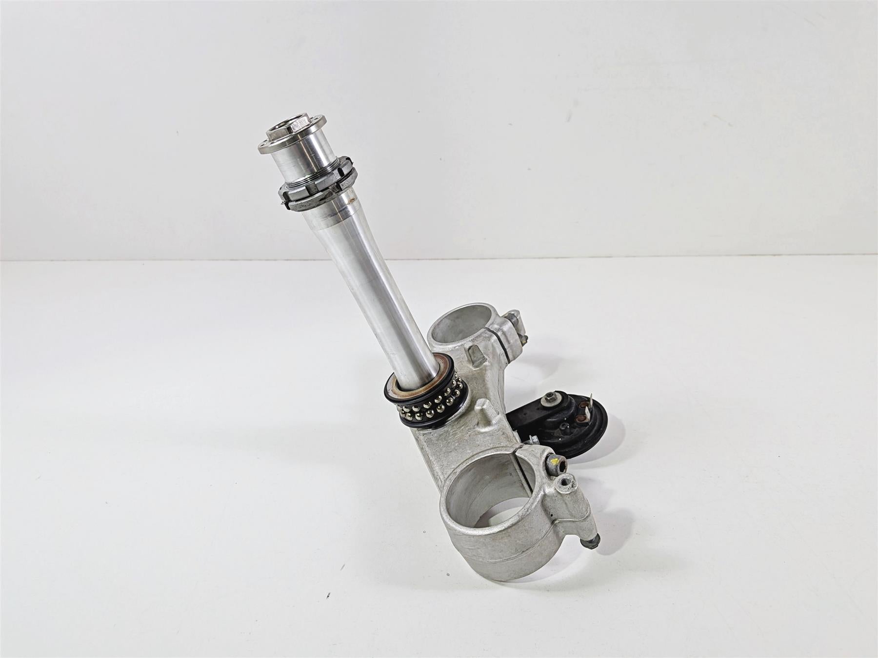 2014 Aprilia RSV4 RR Factory Lower Triple Tree Steering Clamp Ohlins 890848 {{ shop.shopifyCountryName }} - Mototech271