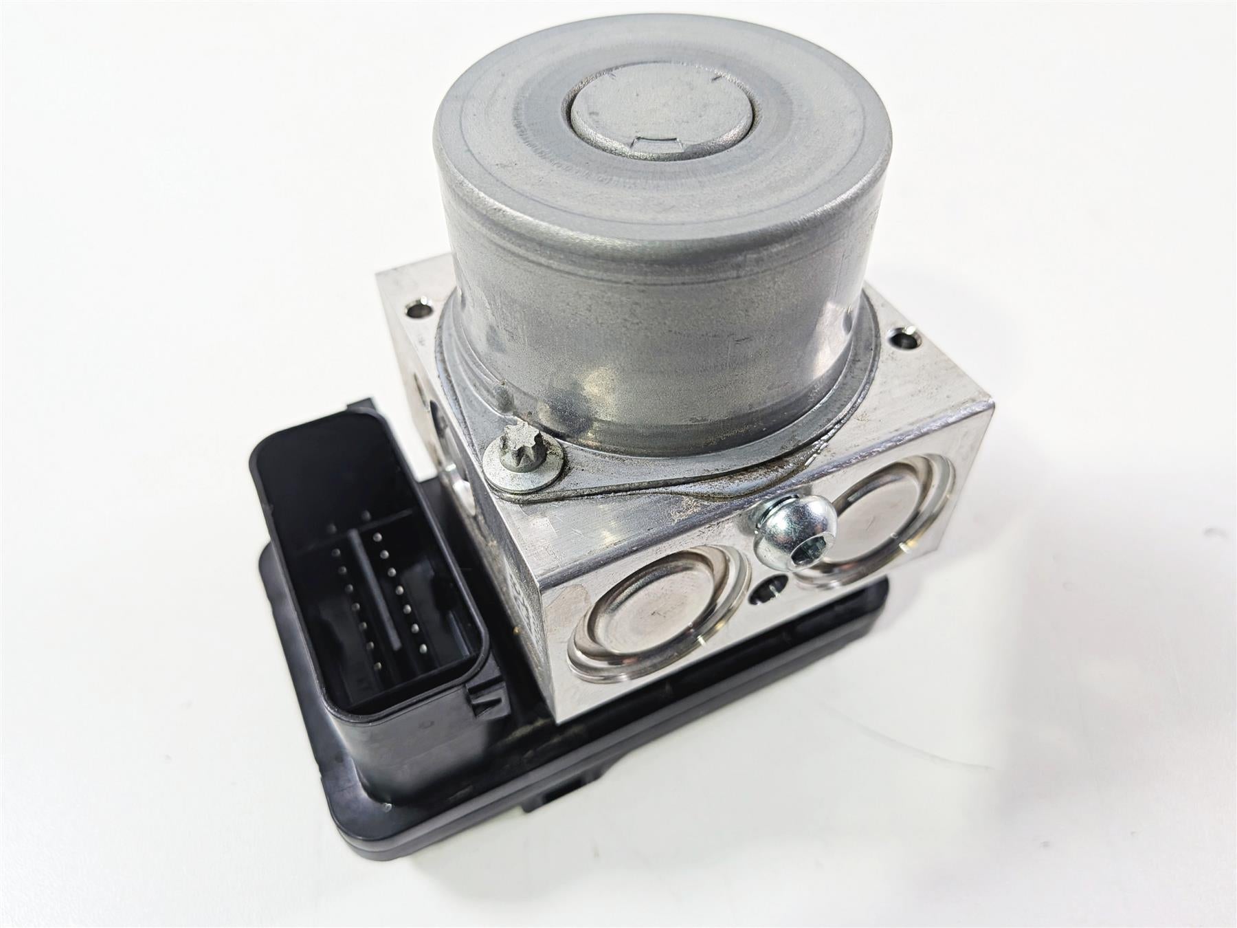 2023 Yamaha MT10 MTN1000 Abs Brake Pump Unit Module B5Y-85930-00 {{ shop.shopifyCountryName }} - Mototech271