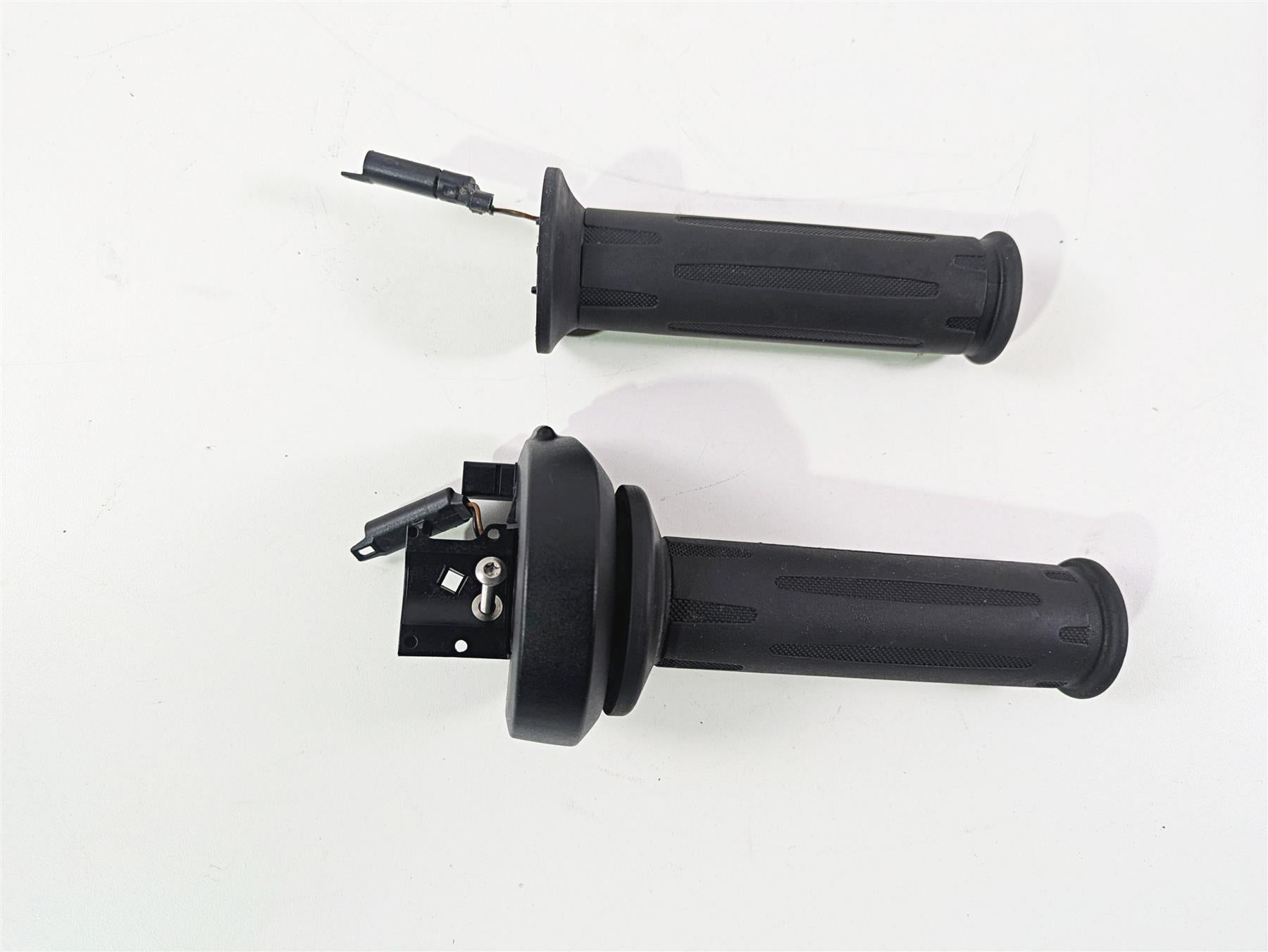 2016 BMW R1200RT K52 Heated Hand Grip Set Cruise Control 61318552117 61318552124