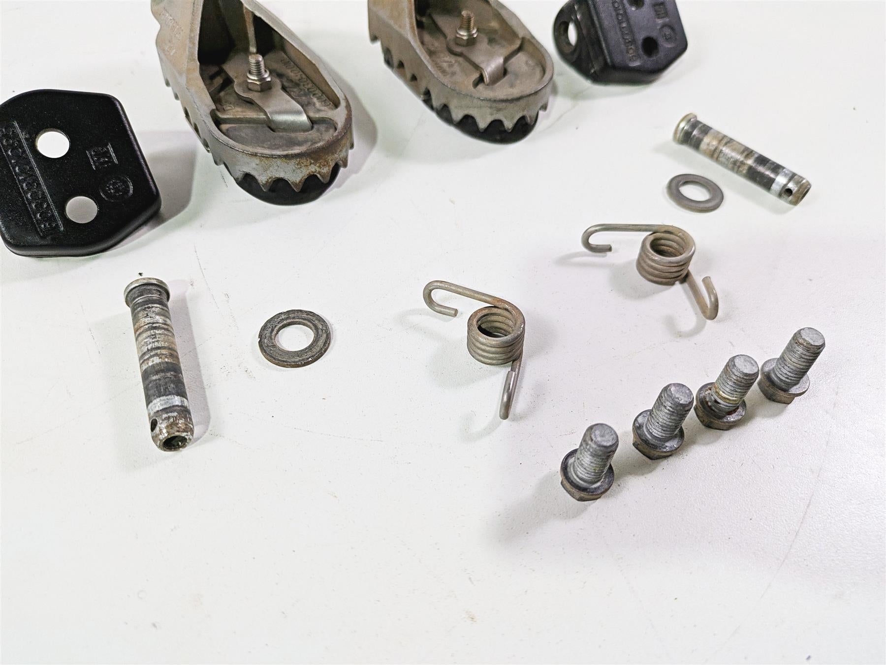 2020 KTM 1290 Super Adventure R Rider Footpeg Set & Clips & Bolts 60003040133 {{ shop.shopifyCountryName }} - Mototech271