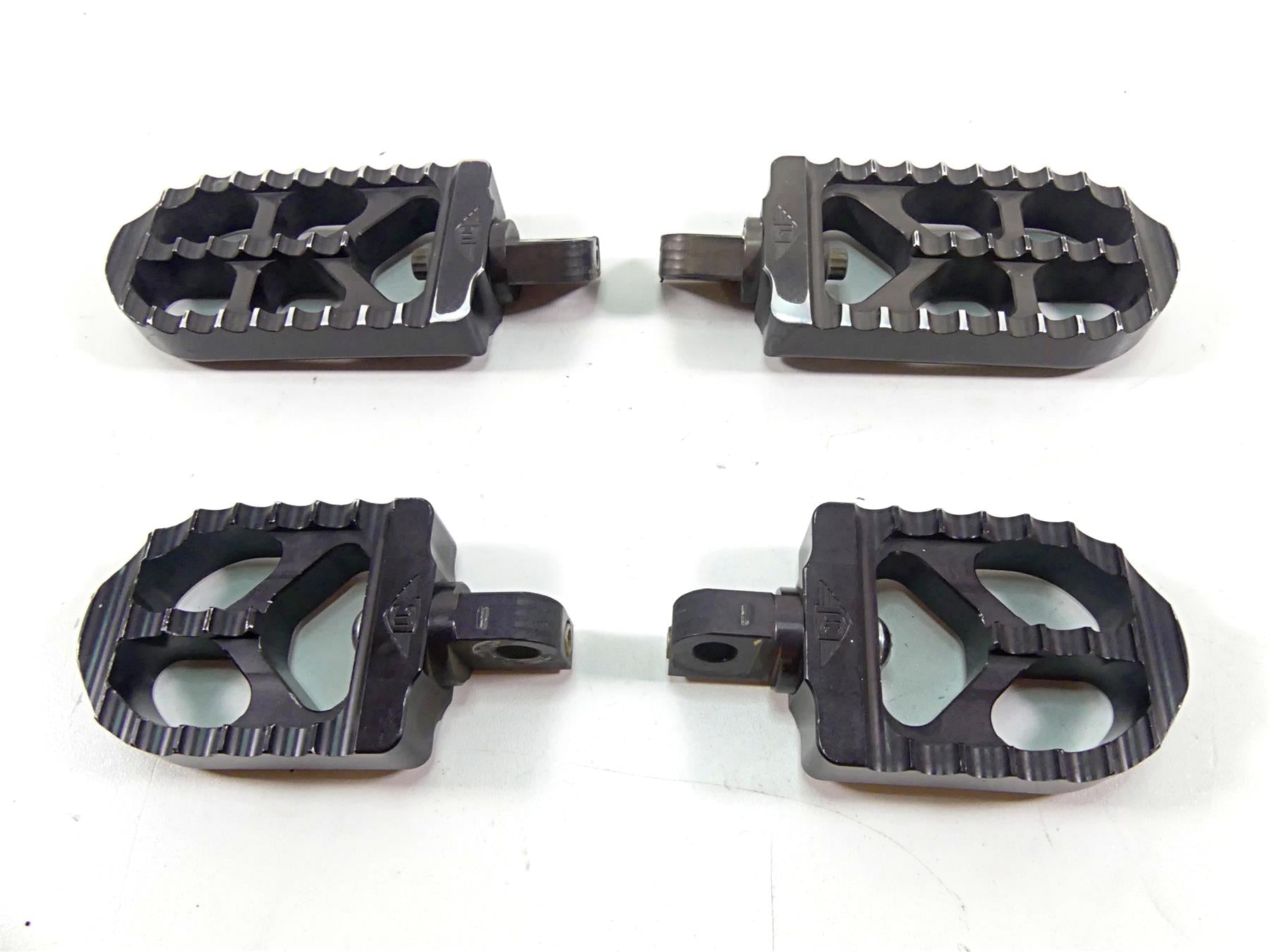2014 Harley Dyna FXDB Street Bob Joker Machine Adjustable Footpeg Set 08-56-1 {{ shop.shopifyCountryName }} - Mototech271
