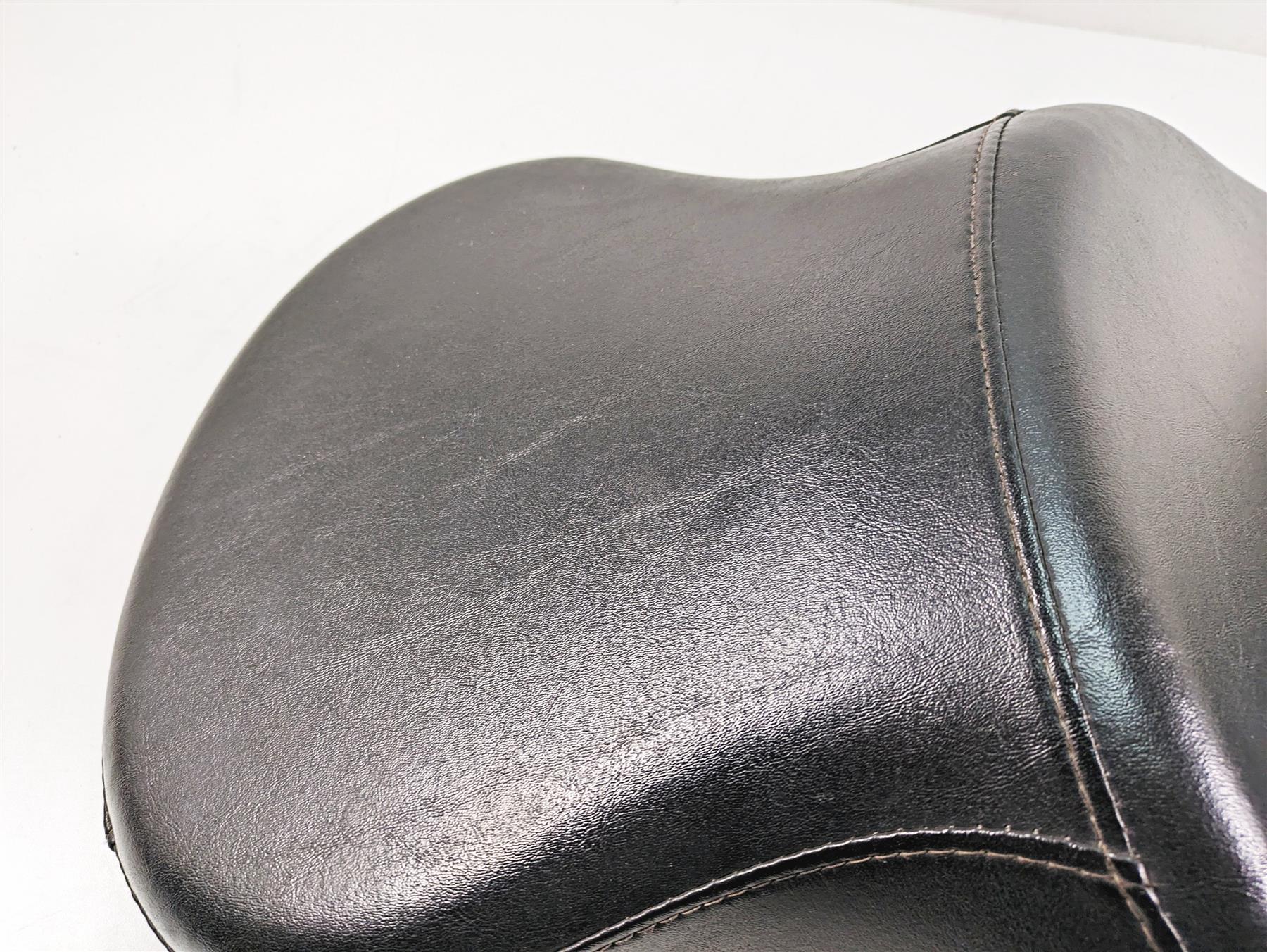 2006 Harley Softail FXSTSI Springer Sundowner Smooth Deep Bucket Seat 51468-06A {{ shop.shopifyCountryName }} - Mototech271