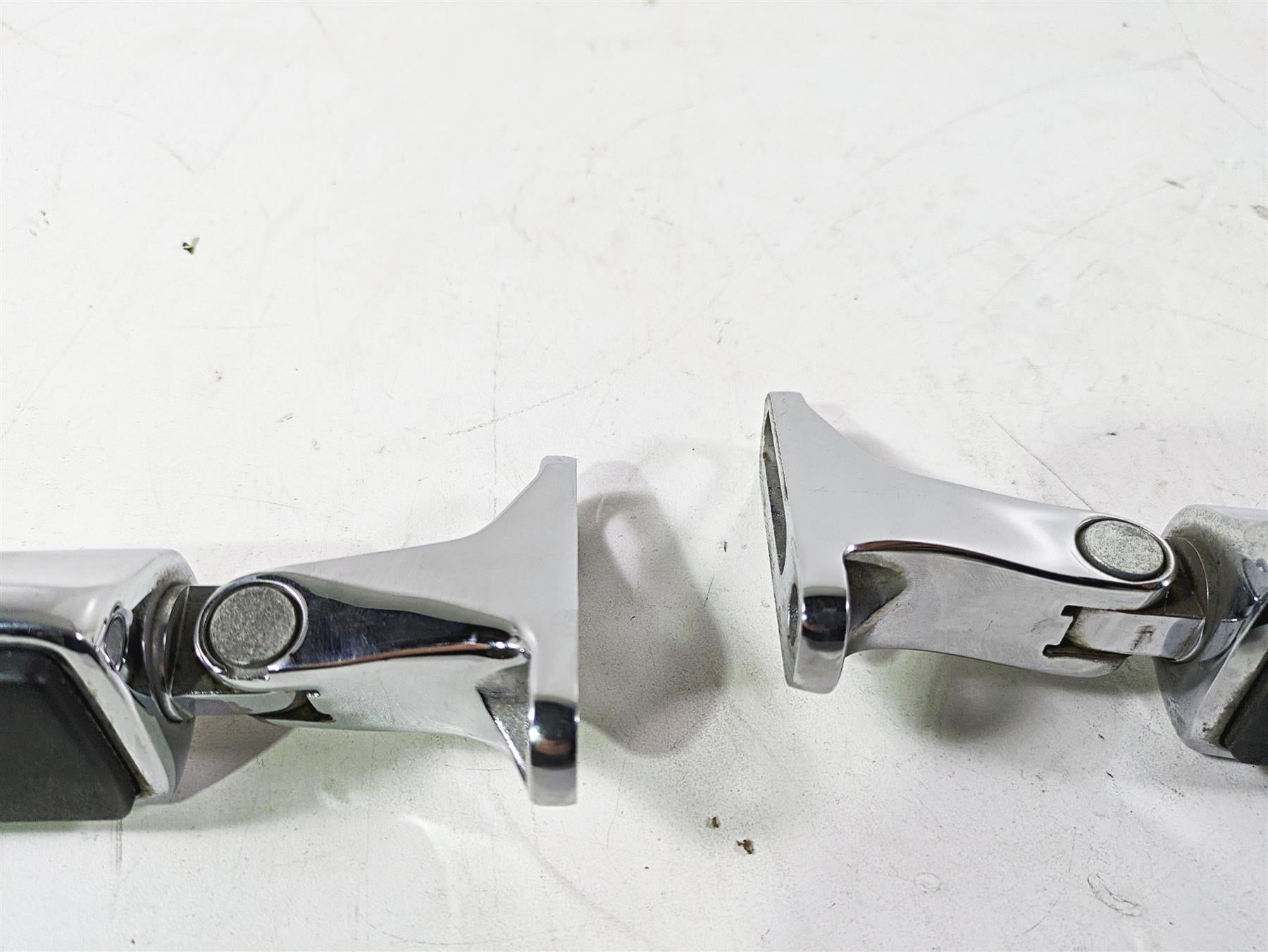 2017 Harley Touring FLTRXS Road Glide Rear Chrome Foot Peg Set 50500462A {{ shop.shopifyCountryName }} - Mototech271