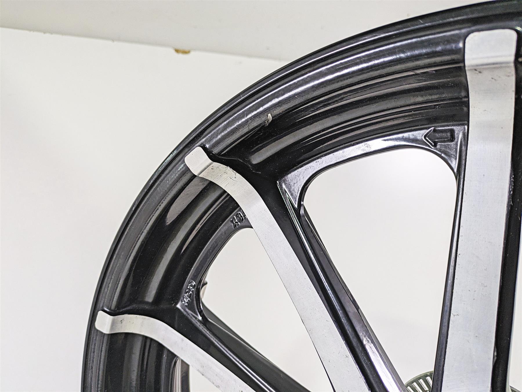 2018 Indian Chieftain Dark Horse Front Wheel Rim 19x3.5 1523059 {{ shop.shopifyCountryName }} - Mototech271