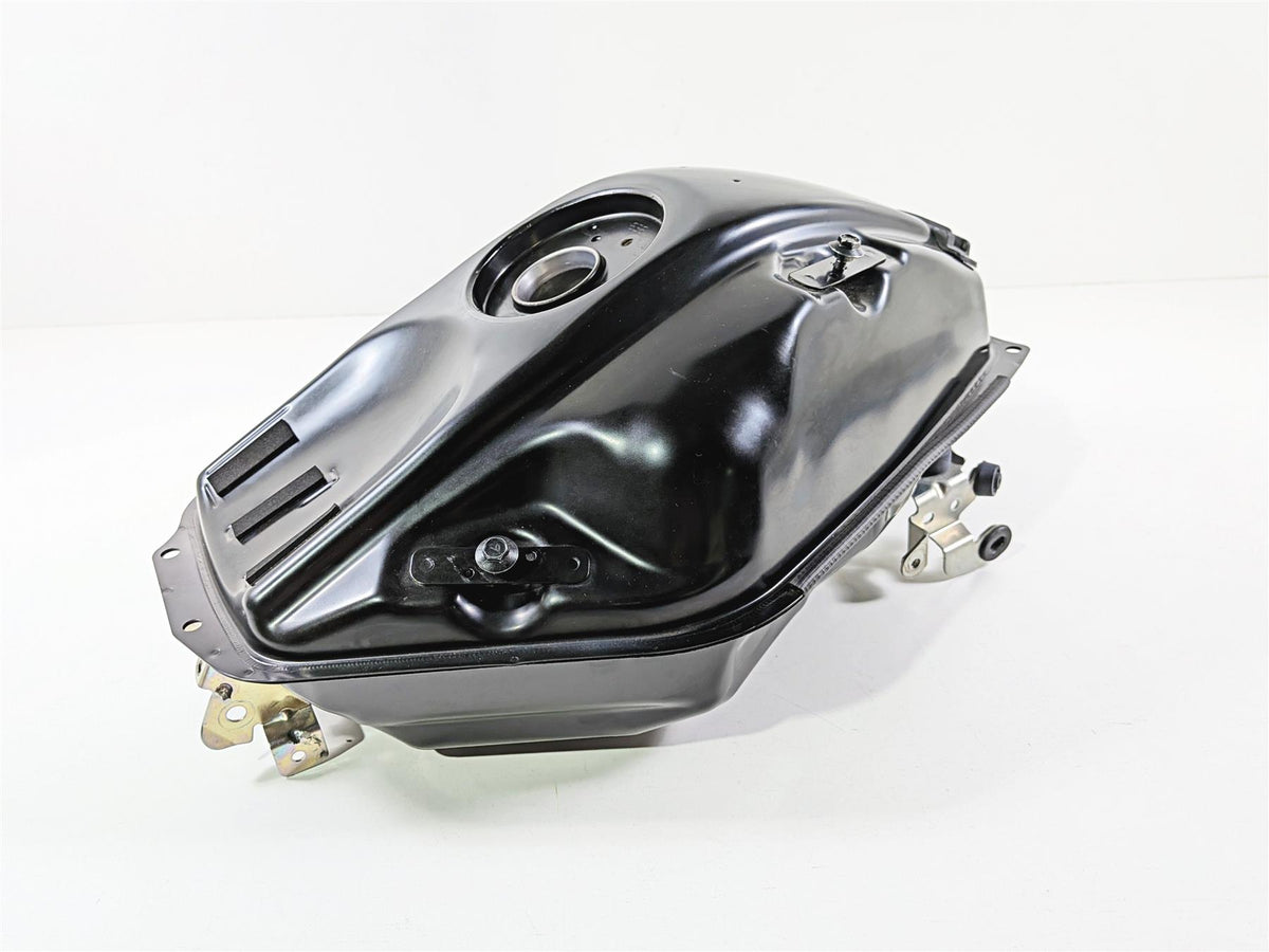 2025 Yamaha YZF R7 Nice Fuel Gas Petrol Tank - Clean - No Dents BEB-24110-00-00 {{ shop.shopifyCountryName }} - Mototech271