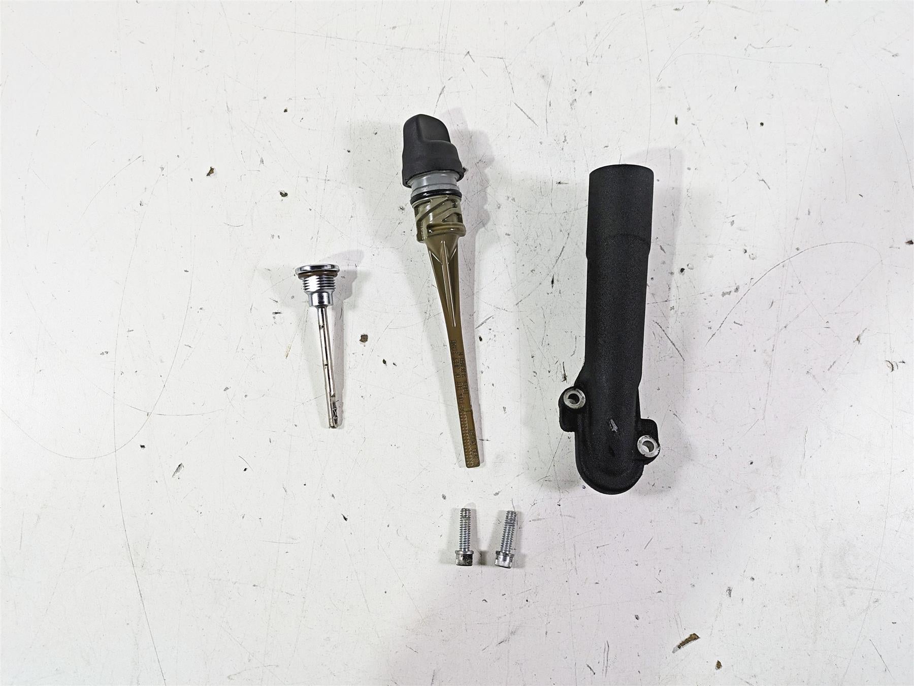 2021 Harley Softail FXBBS Street Bob Oil Dipstick Spout Set 62800062 {{ shop.shopifyCountryName }} - Mototech271