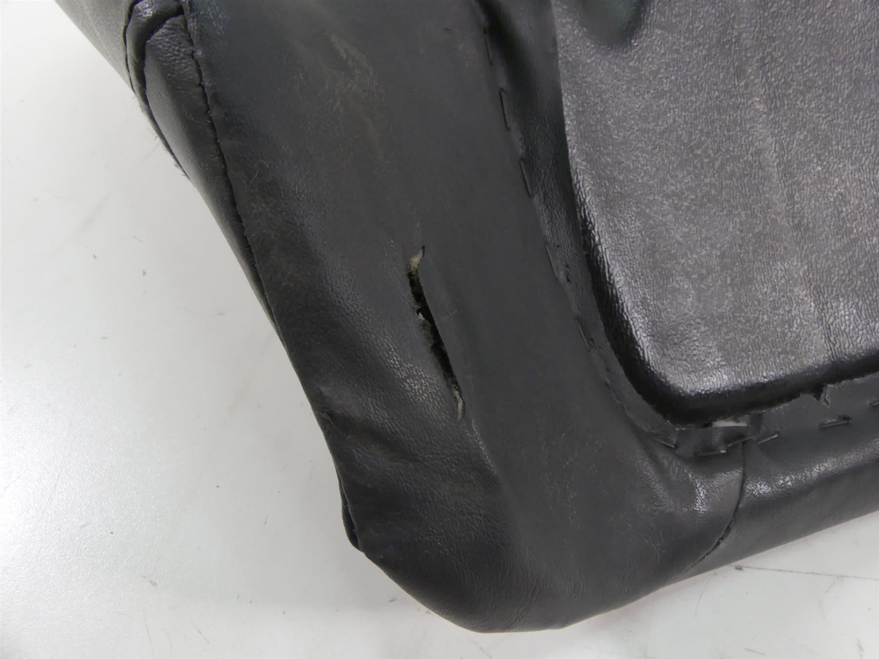 2013 Harley Davidson VRSCF Muscle Front Rider Driver Saddle Seat 52433-09 {{ shop.shopifyCountryName }} - Mototech271