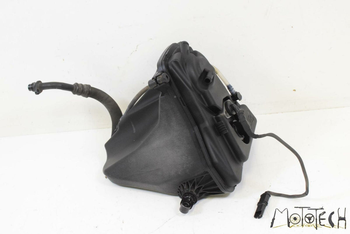 2009 BMW K1300 K1300S K40 Oil Tank Reservoir Assembly 770755101 {{ shop.shopifyCountryName }} - Mototech271