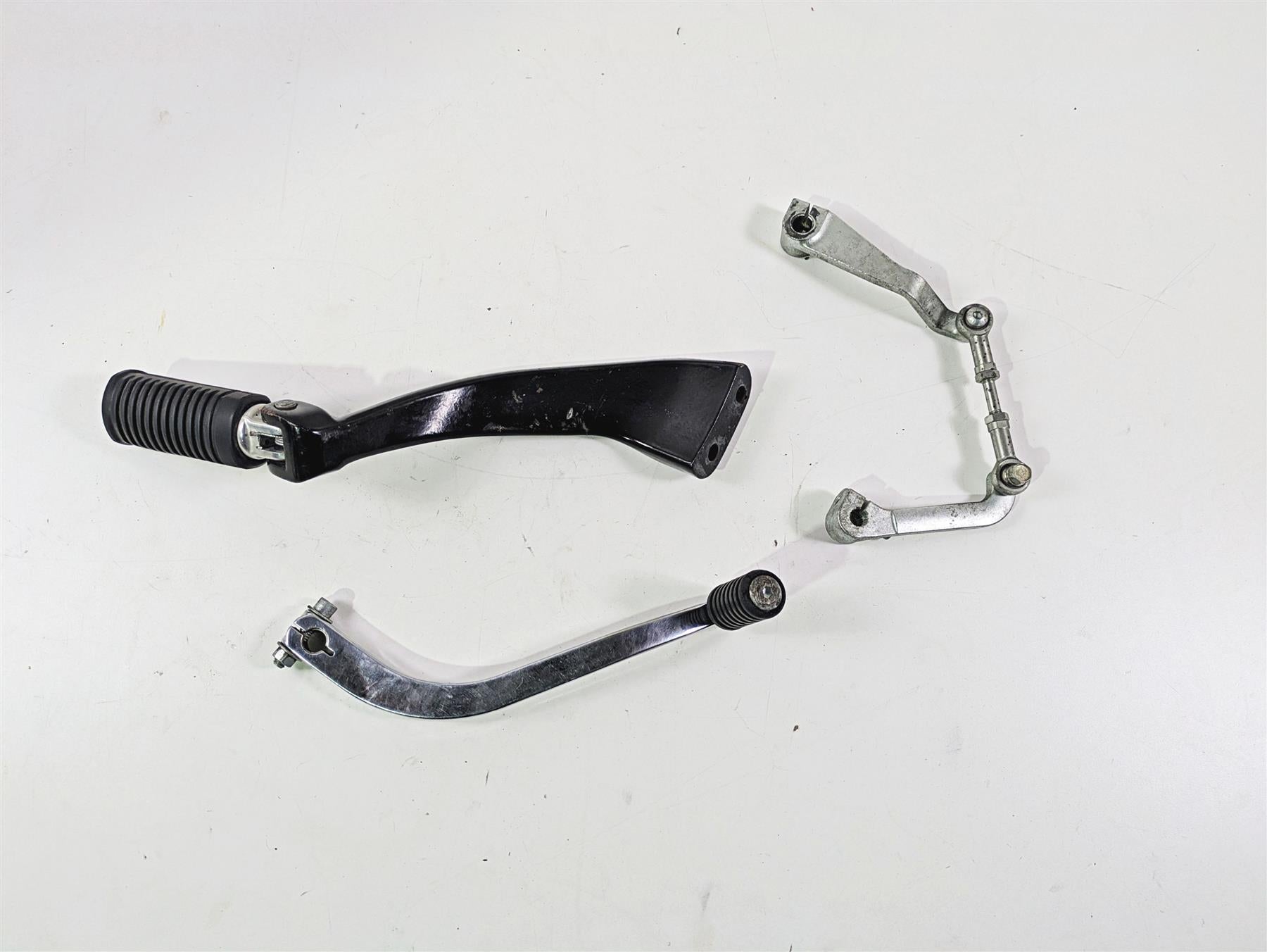 2020 Harley Softail FXST Standard Left Footpeg & Shifter Pedal 50500603 33600126 {{ shop.shopifyCountryName }} - Mototech271