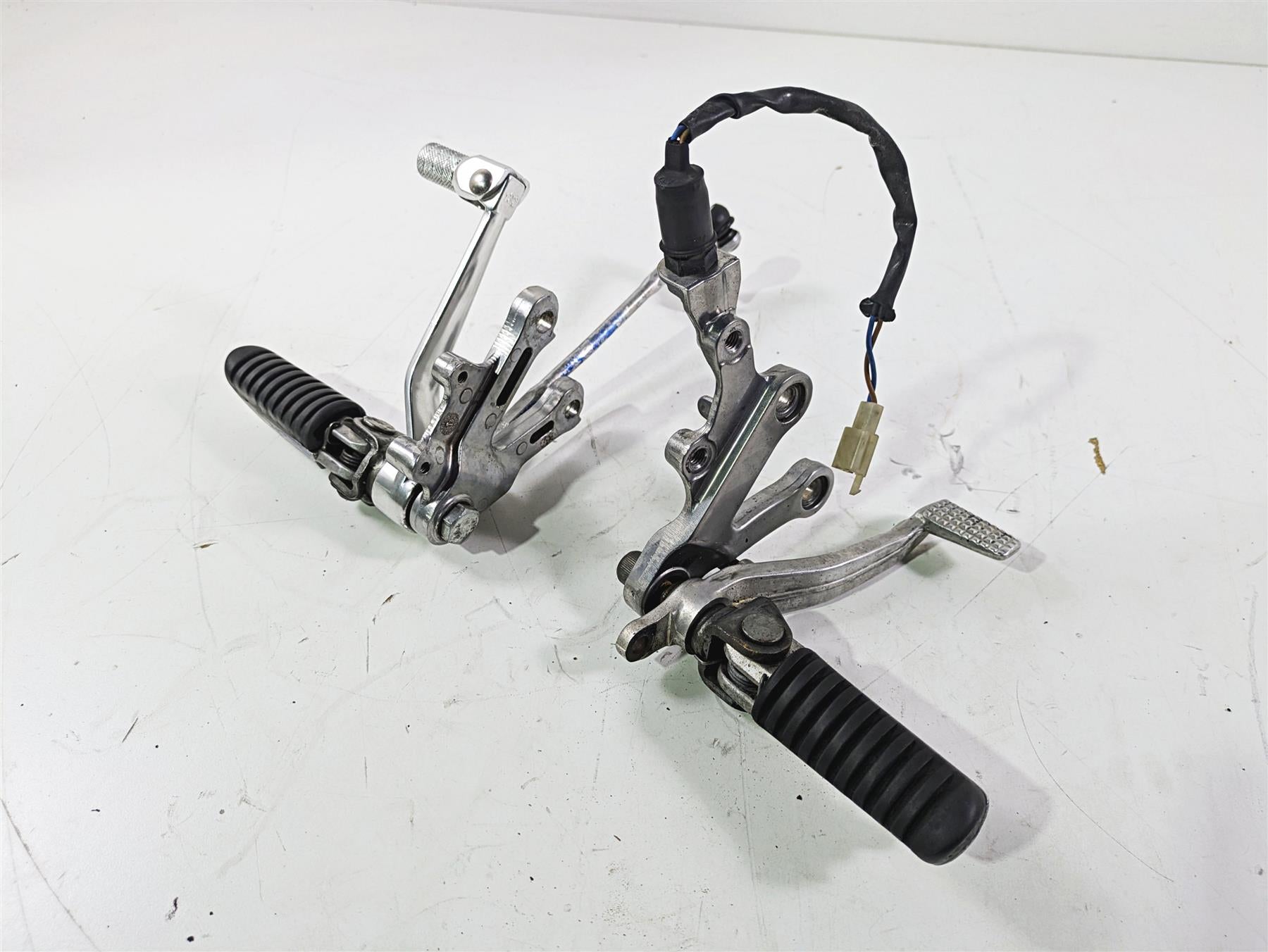 2003 Kawasaki ZX9R Ninja Left Right Rider Footpeg Set Shifter 35011-1874 | Mototech271