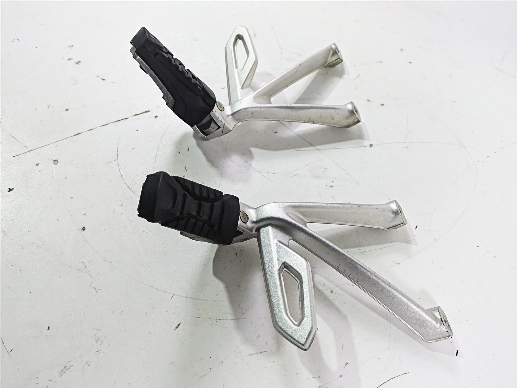 2015 BMW R1200GS Adv K51 Rear Passenger Footpeg Set 46718526741 46718526742 {{ shop.shopifyCountryName }} - Mototech271