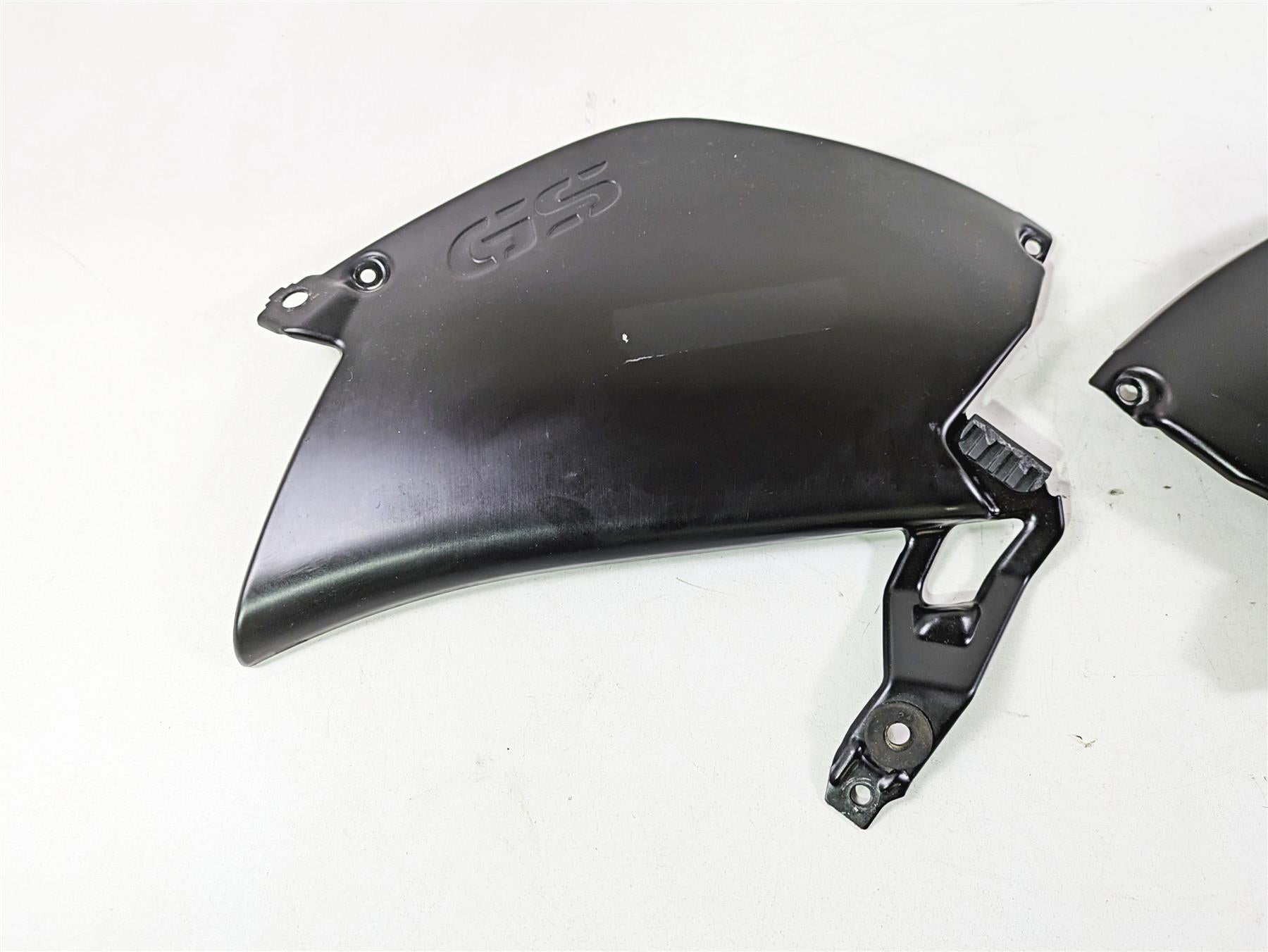 2009 BMW R1200GS K255 Adv Tank Trim Between Leg Side Cover Set -Read 46637698234 {{ shop.shopifyCountryName }} - Mototech271