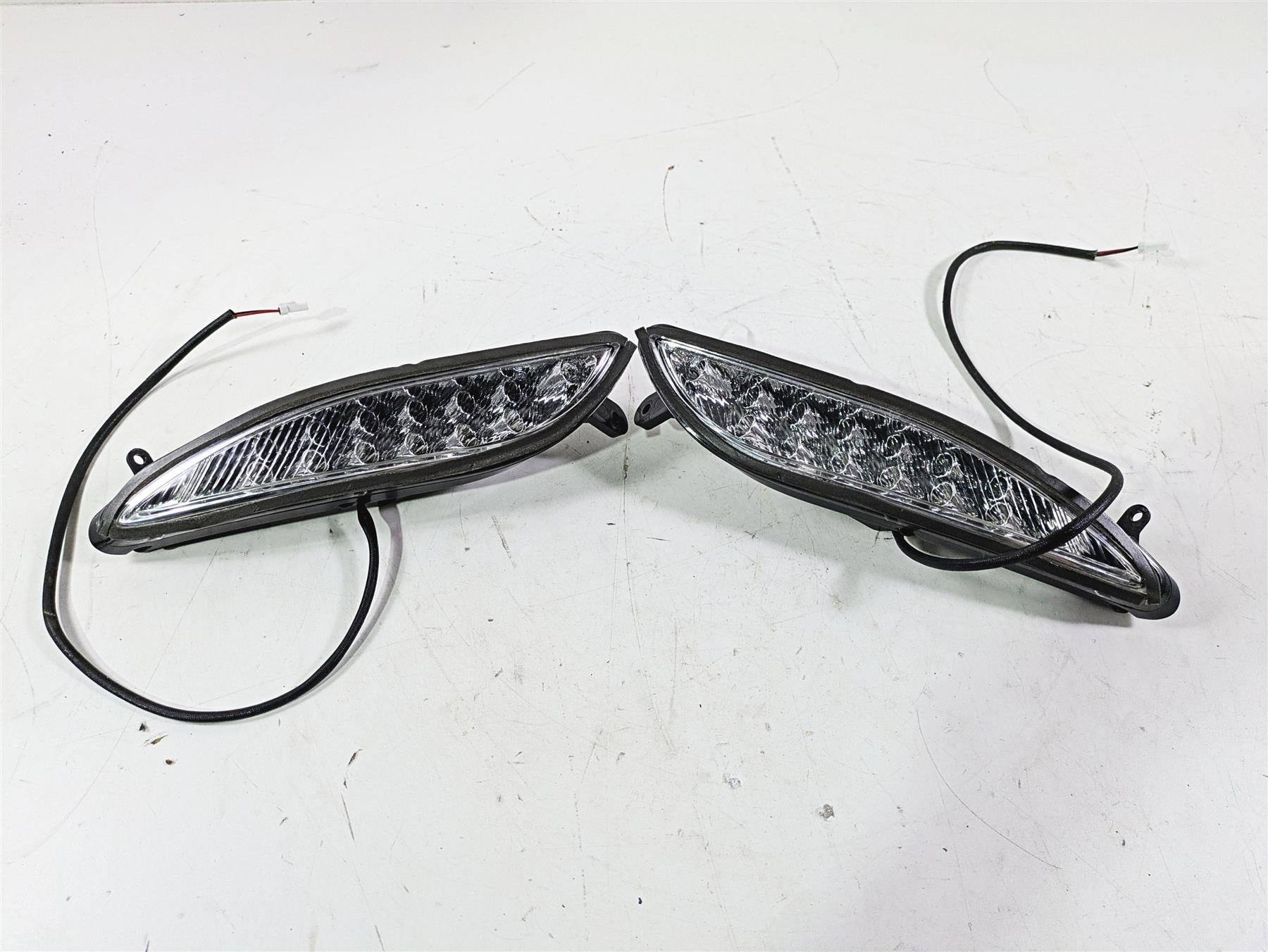 2018 Indian Chieftain Limited Front Blinker Turn Signal Set R 2412456 L 2412455 {{ shop.shopifyCountryName }} - Mototech271