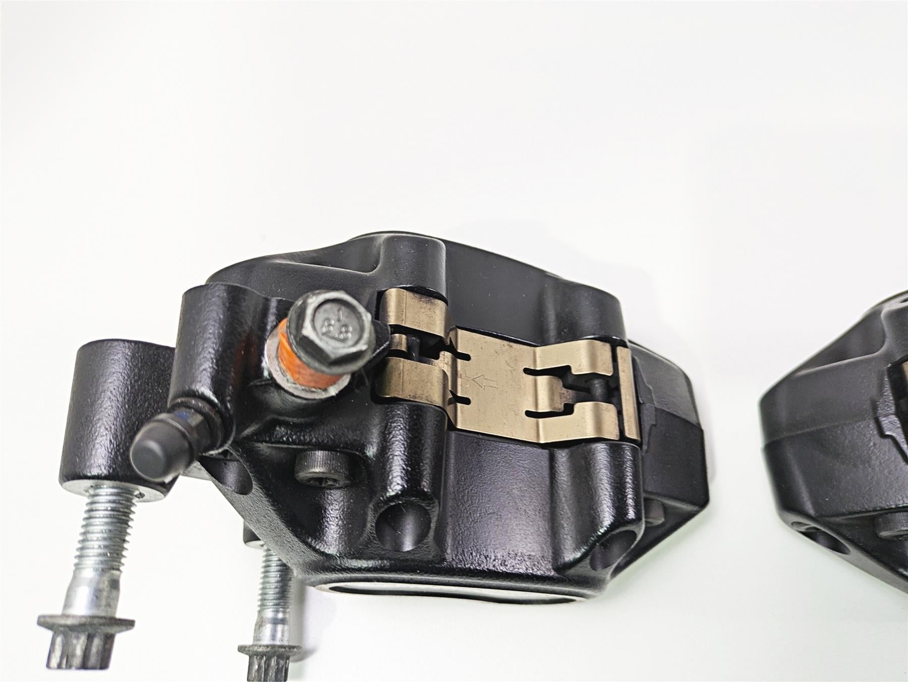 2019 Harley Softail FXDR 114 Front Brake Caliper Set 41300095 41300205 {{ shop.shopifyCountryName }} - Mototech271