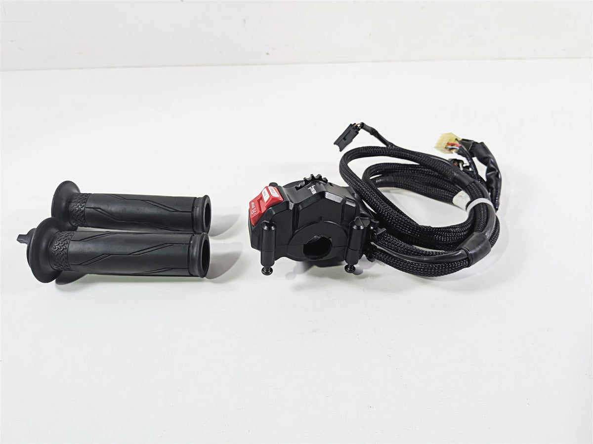 2023 Yamaha MT10 MTN1000 Right Hand Control Switch Kill Menu B5Y-8291R-01-00 {{ shop.shopifyCountryName }} - Mototech271