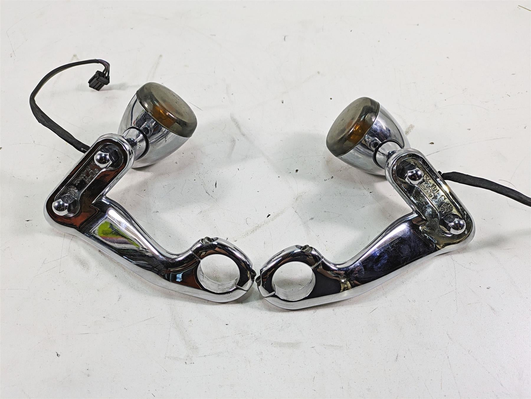 2011 Harley Touring FLTRU Road Glide Front Blinker Turn Signal Set 58460-10 {{ shop.shopifyCountryName }} - Mototech271