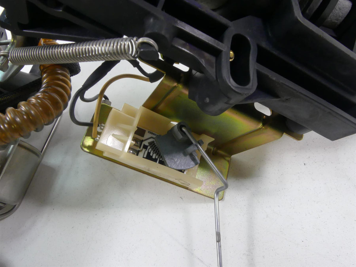 2004 Harley FLHTC SE CVO Electra Glide Fuel Gas Petrol Pump - Tested 62897-01 {{ shop.shopifyCountryName }} - Mototech271