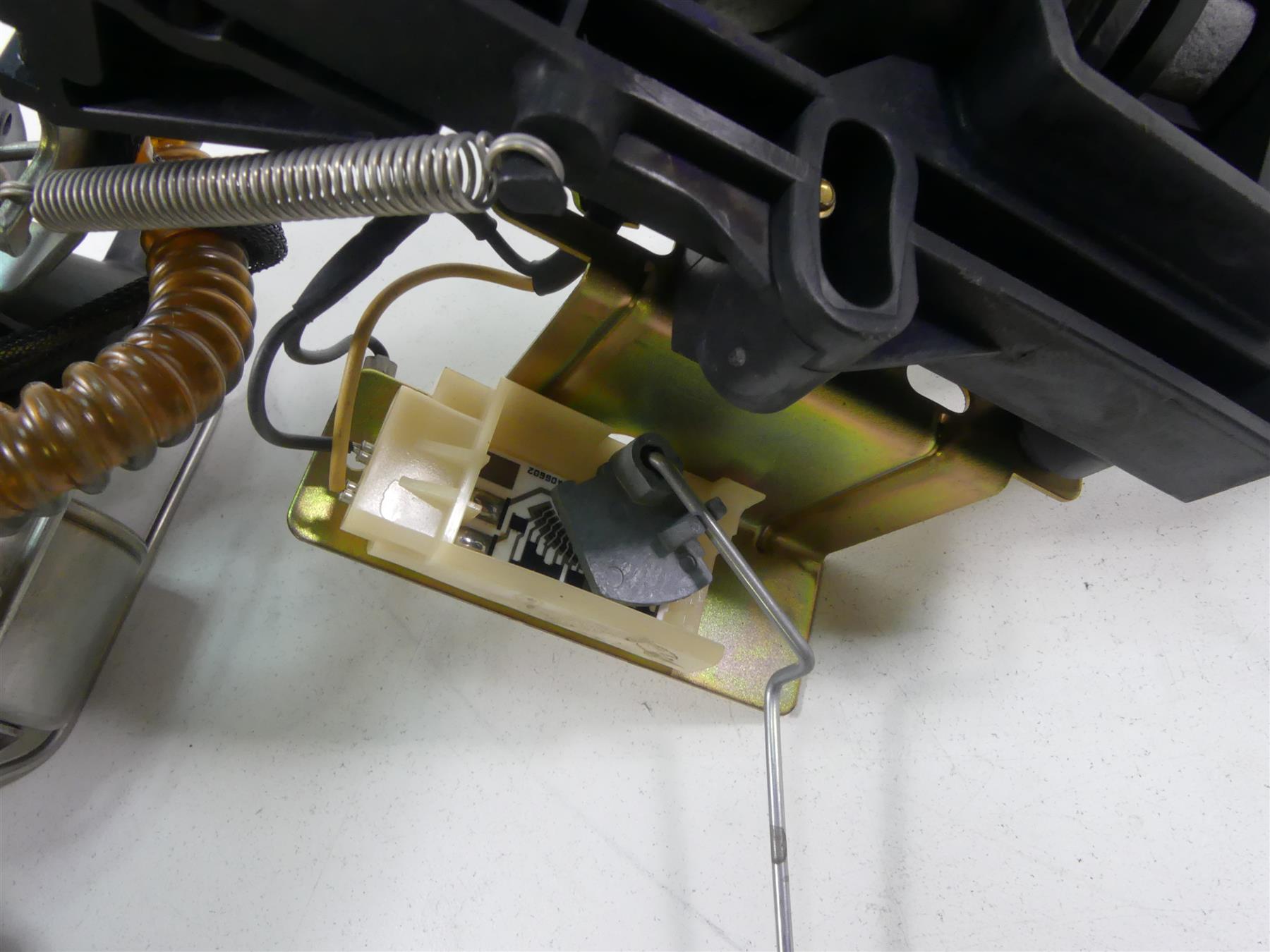 2004 Harley FLHTC SE CVO Electra Glide Fuel Gas Petrol Pump - Tested 62897-01 {{ shop.shopifyCountryName }} - Mototech271