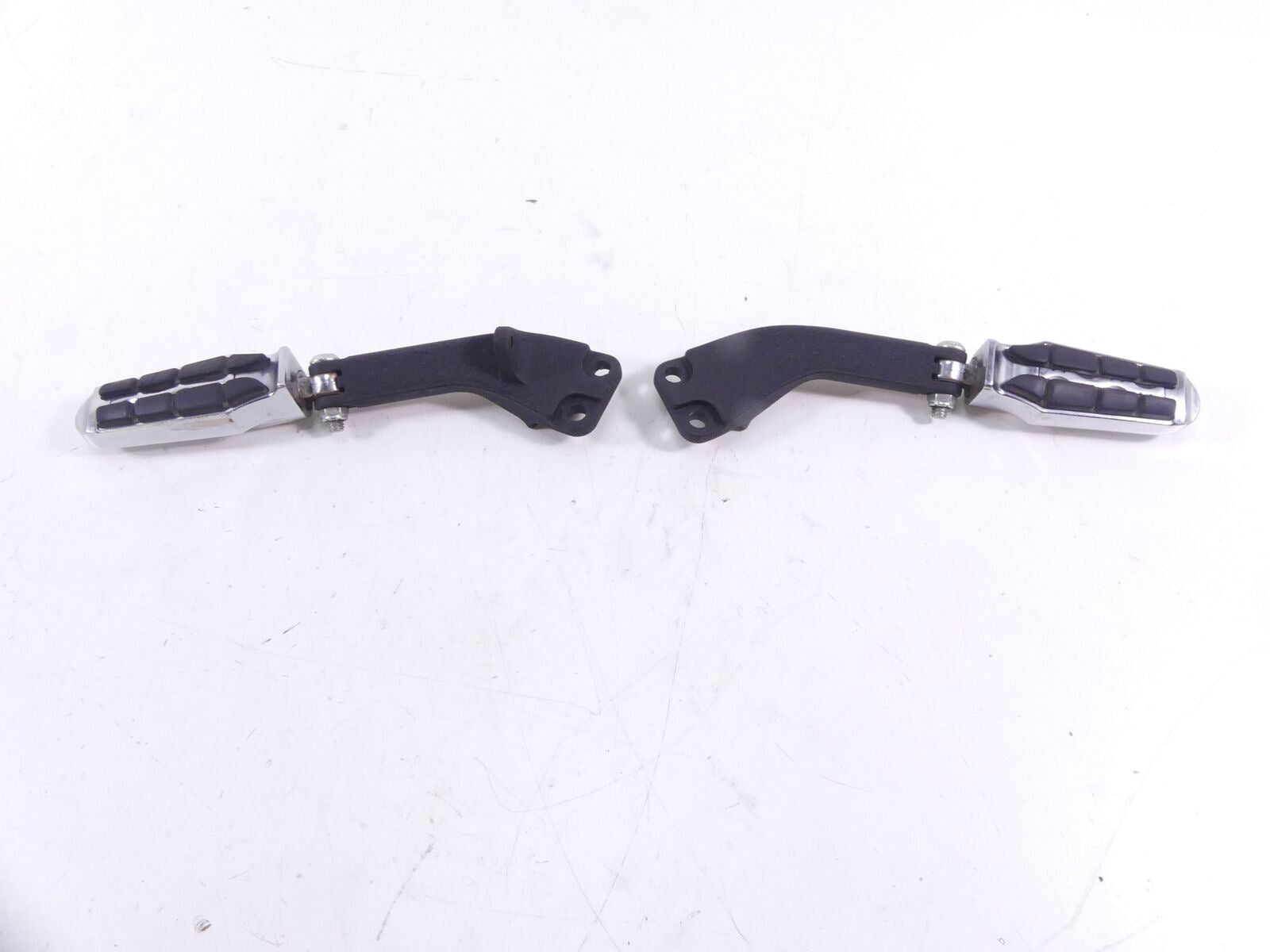 2009 Harley FXDF Dyna Fat Bob Rear Passenger Footpeg Set 49224-06A 49230-06 | Mototech271