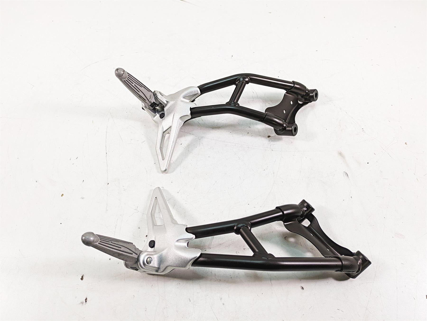 2017 Mv Agusta Dragster 800 Rear Passenger Footpeg Set 80B0B8764 80B0B8765 {{ shop.shopifyCountryName }} - Mototech271