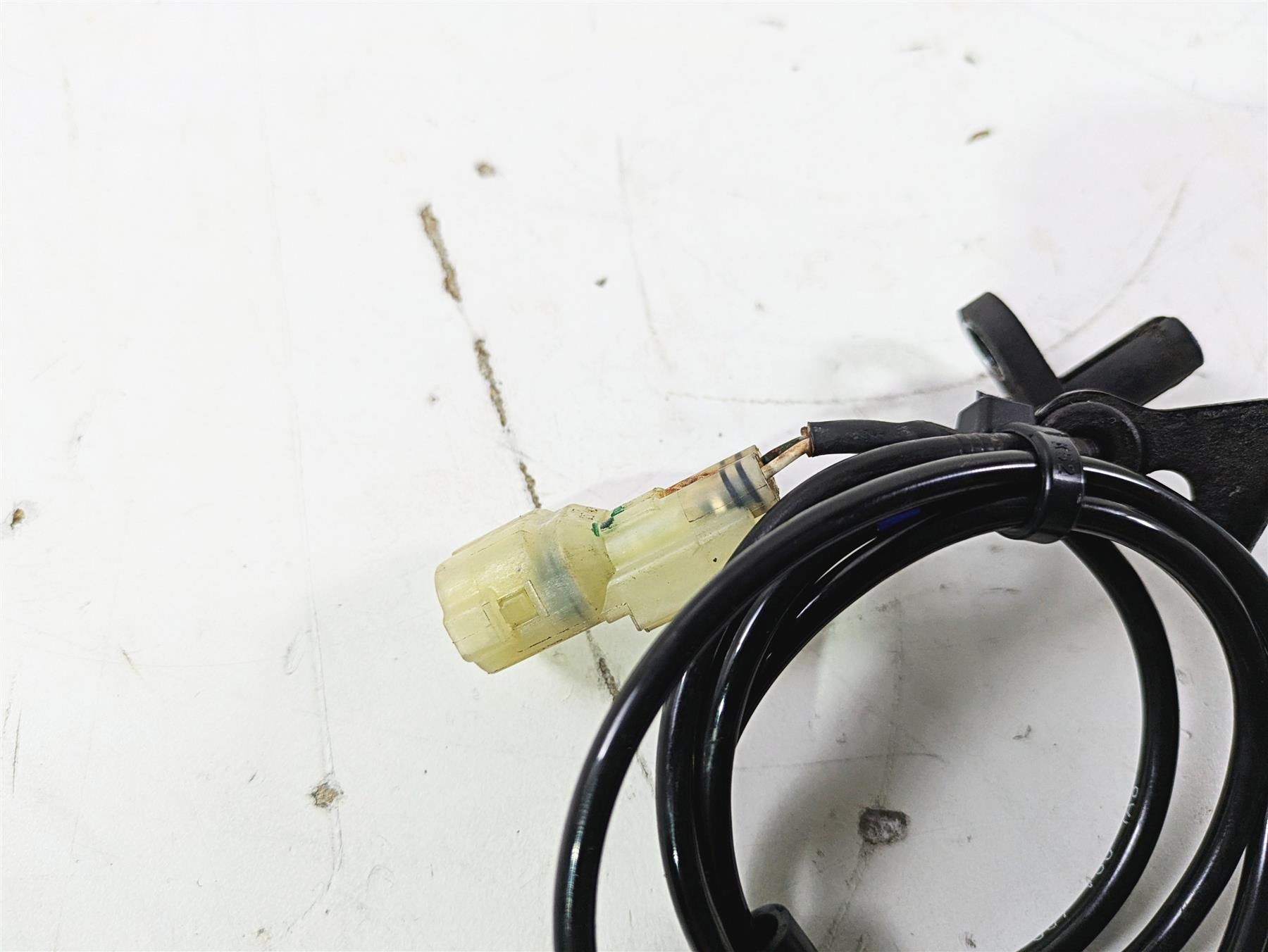 2019 Triumph Speed Triple RS 1050 Rear Abs Brake Wheel Speed Sensor T2021672 {{ shop.shopifyCountryName }} - Mototech271