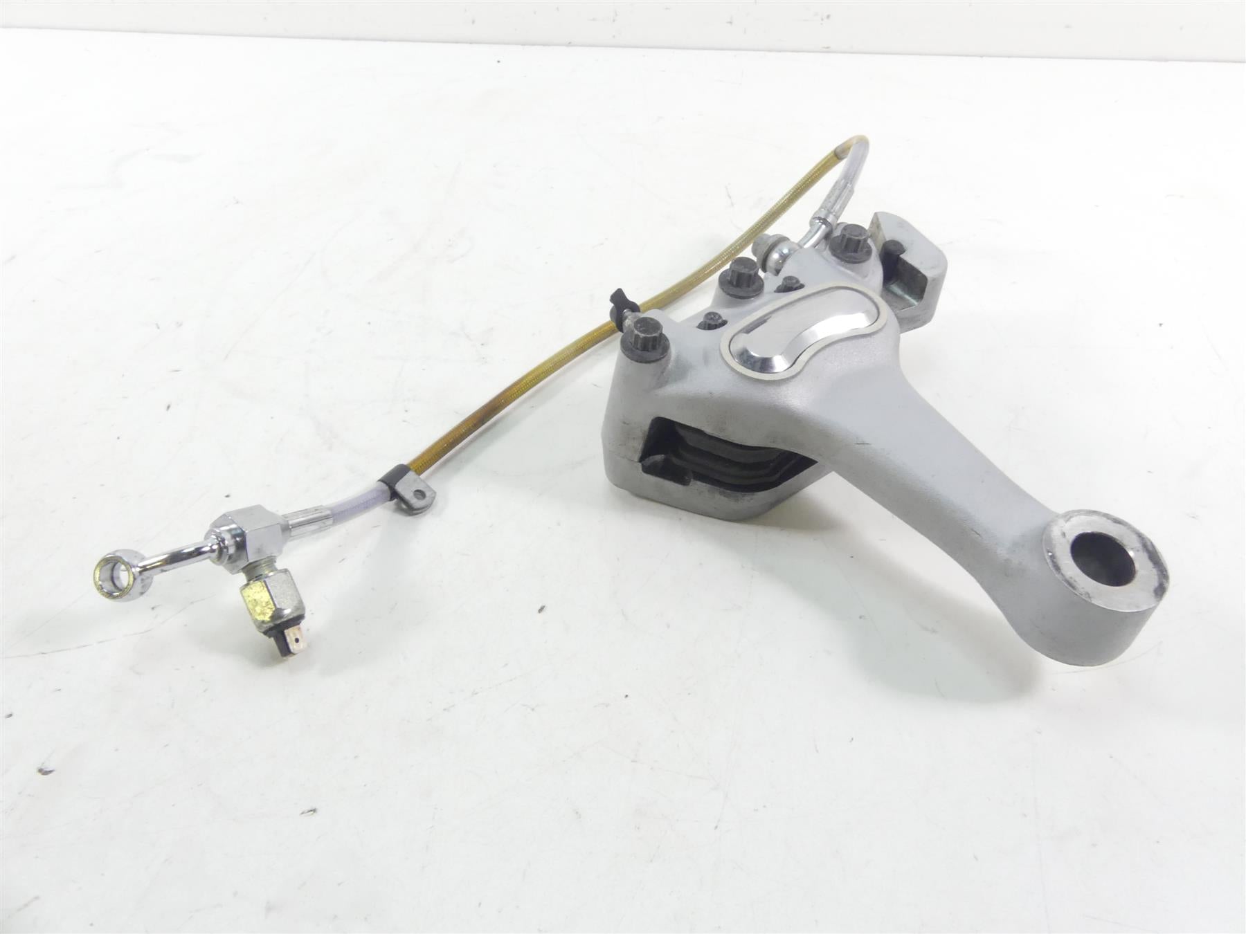 2000 Harley Dyna FXR4 CVO Super Glide Rear Brake Caliper & Line Set 44380-99 {{ shop.shopifyCountryName }} - Mototech271