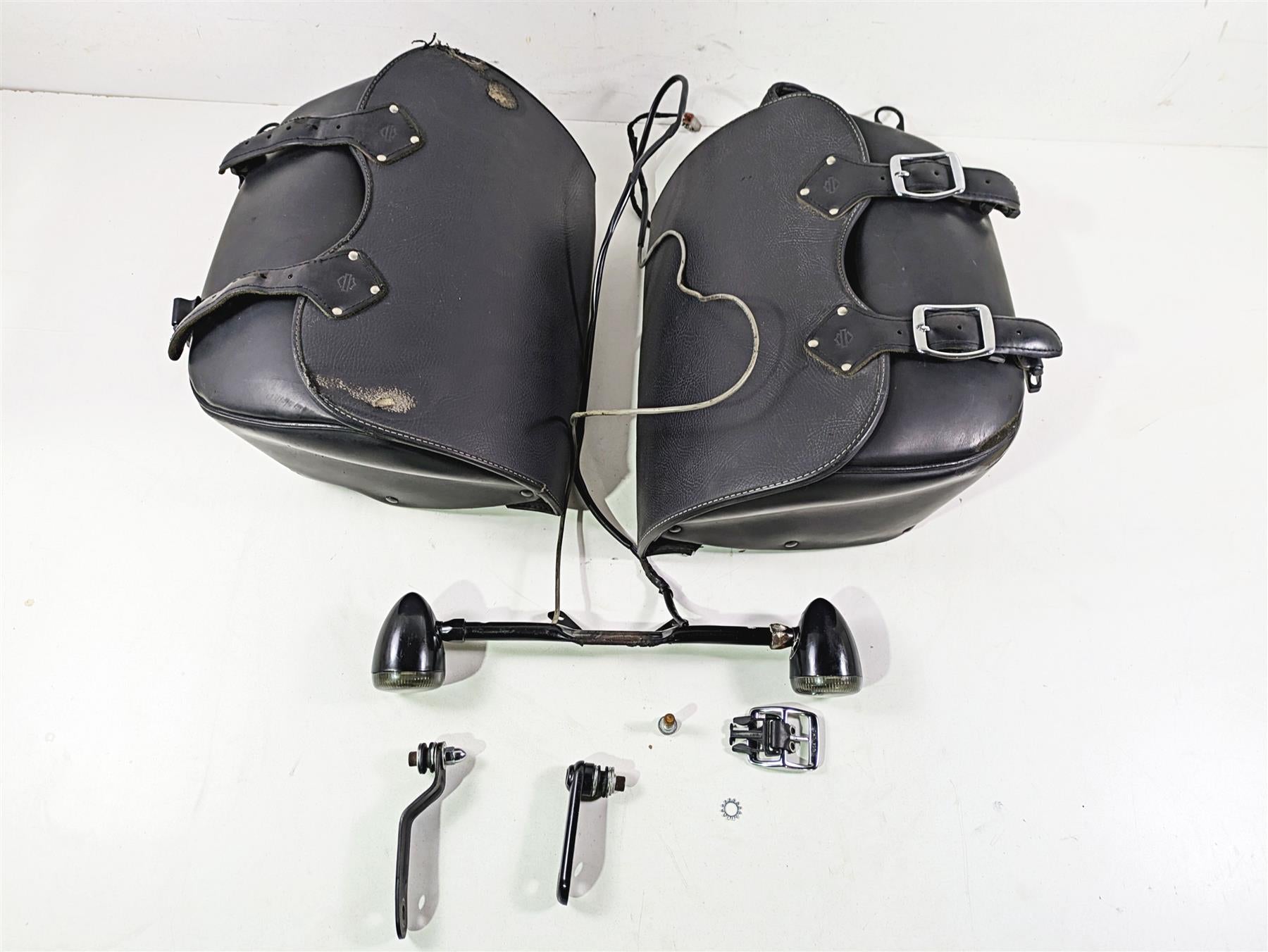 2014 Harley FLS Softail Slim Detachable Leather Saddlebag Set - Read 90200678 {{ shop.shopifyCountryName }} - Mototech271