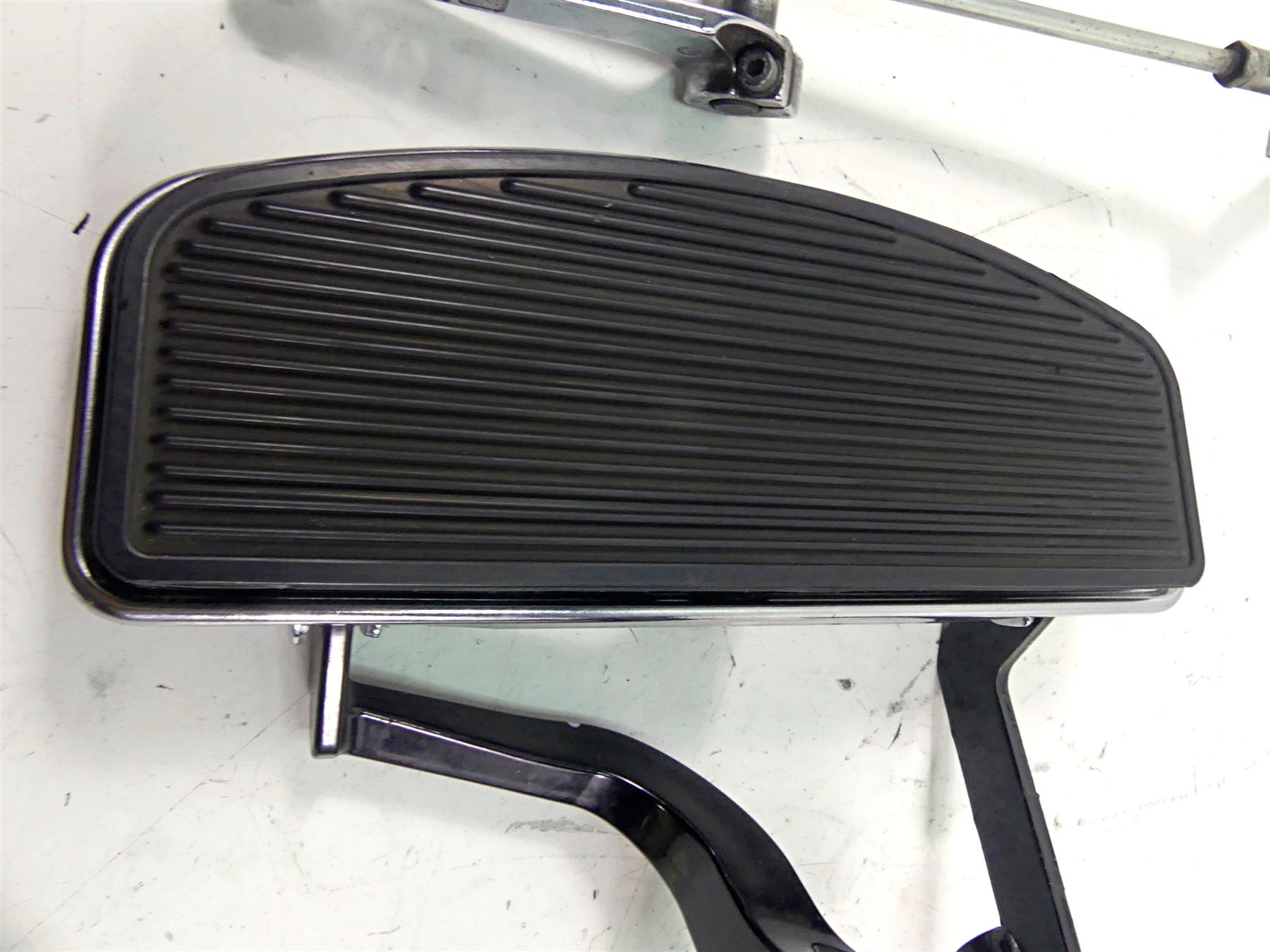 2010 Harley Touring FLHRC Road King Front Left Right Floorboard Set 50621-06A {{ shop.shopifyCountryName }} - Mototech271