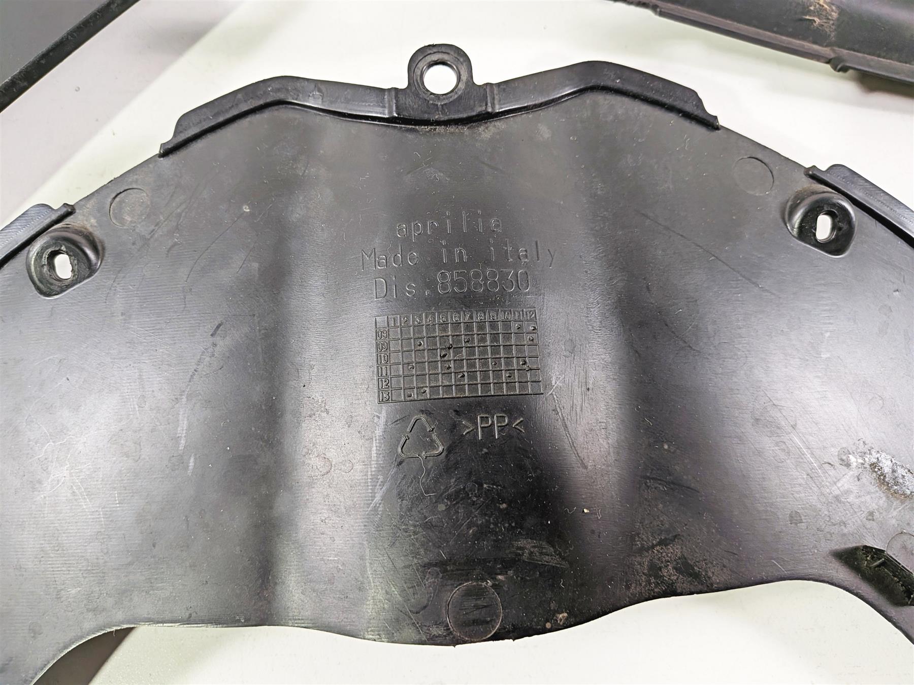 2014 Aprilia RSV4 RR Factory Air Duct Covers & Plastic Infill Set 897326 {{ shop.shopifyCountryName }} - Mototech271