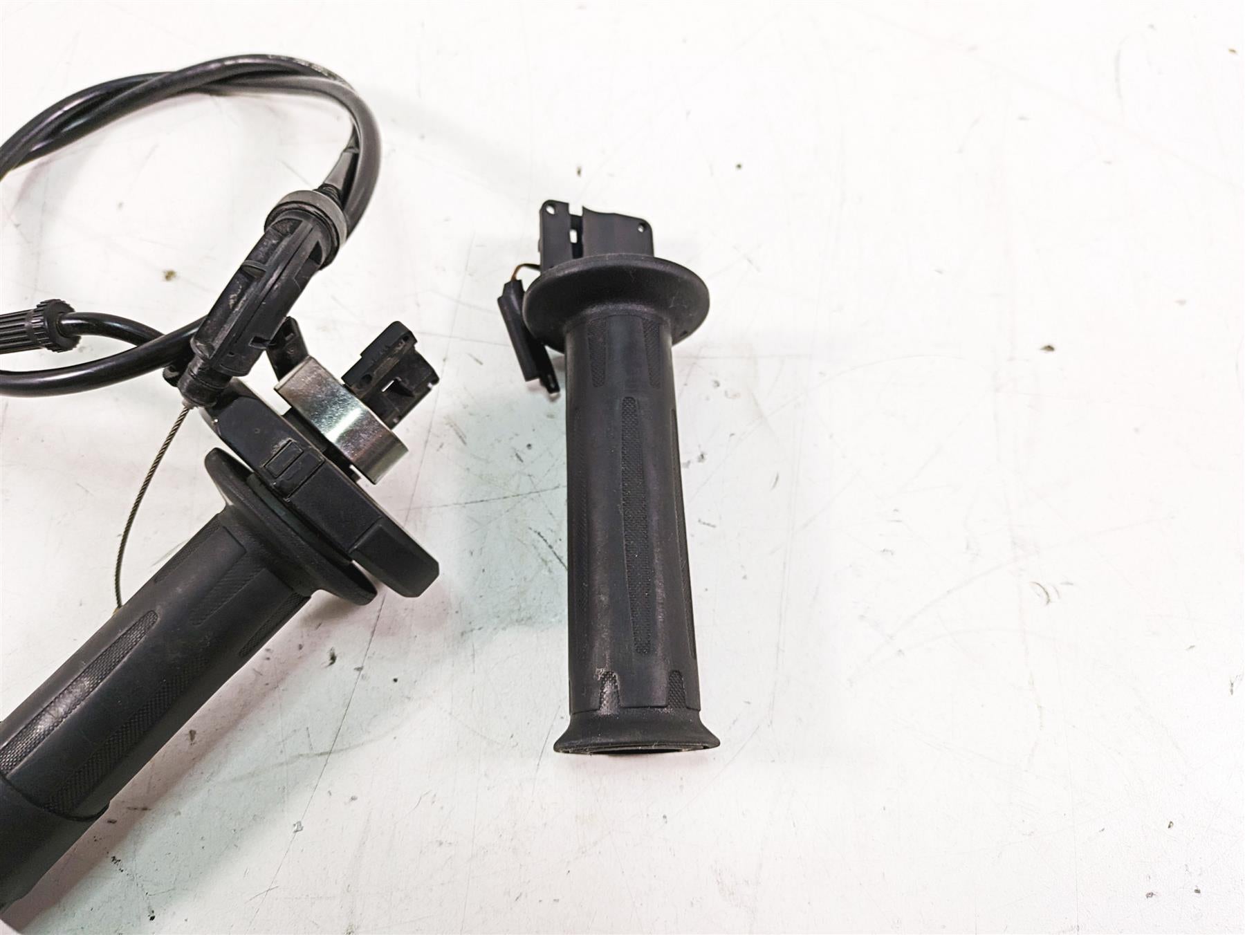 2007 BMW R1200GS K255 Adv Heated Hand Grips Throttle Cable Set 61317727067 {{ shop.shopifyCountryName }} - Mototech271