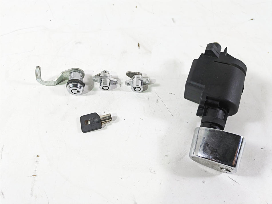 2008 Harley Touring FLHTCU E-Glide 105TH Ignition Switch Key Lock Set 71572-06 {{ shop.shopifyCountryName }} - Mototech271