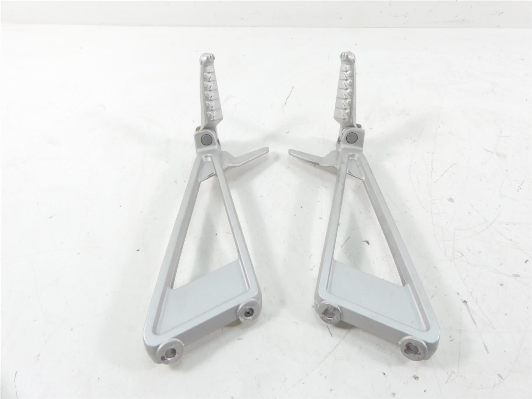 2021 Aprilia RS 660 Rear Passenger Footpeg Foot Peg Rest Set 2B005206 2B005205 {{ shop.shopifyCountryName }} - Mototech271